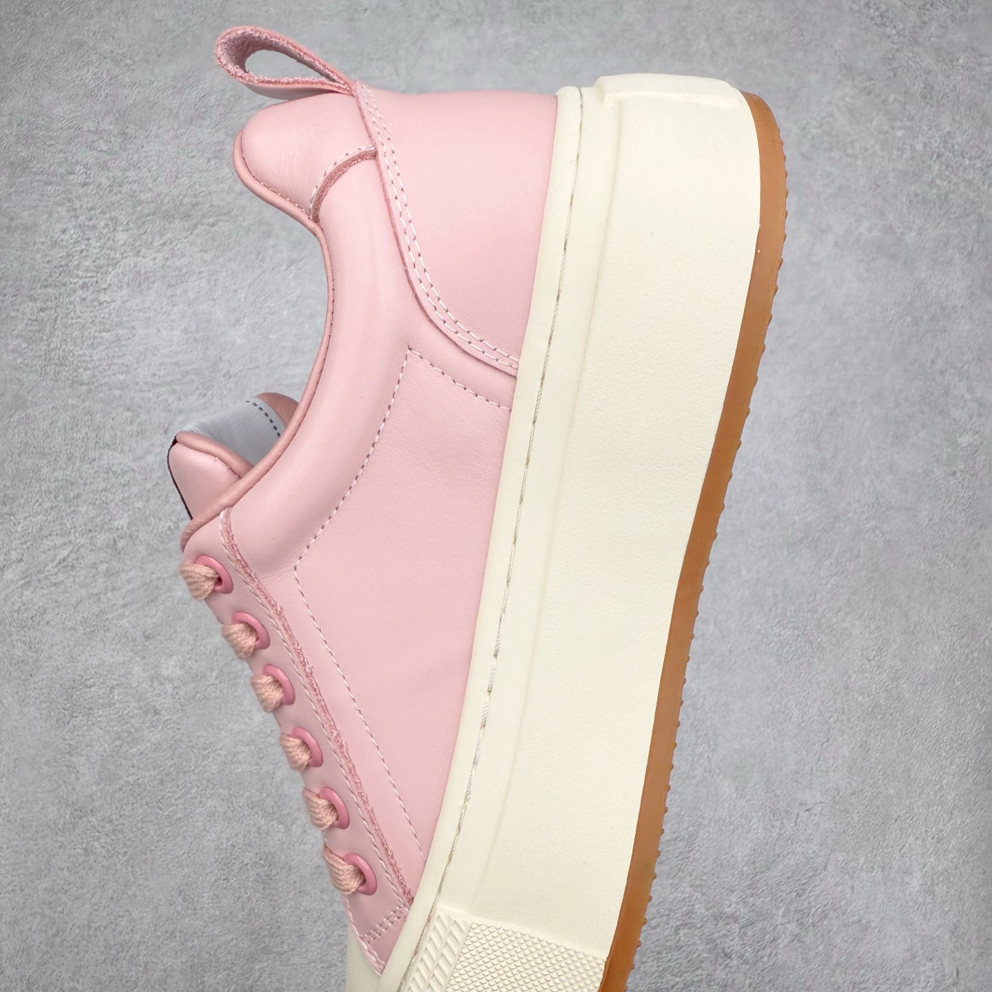 图片[7]-CHANEL 香奈儿早春新款王炸爆款大头鞋新款系带 小红书爆款 酷帅呆萌的鞋头加上立体浮雕 Logo 太心水啦 皱牛漆的搭配令人眼前一亮 休闲中的高大上感扑面而来 的设计加上金属圆扣分外抢眼 平底设计 异常舒适 日常搭配 出街 原版U橡胶组合大底！尺码：35 36 37 38 39-选品中心