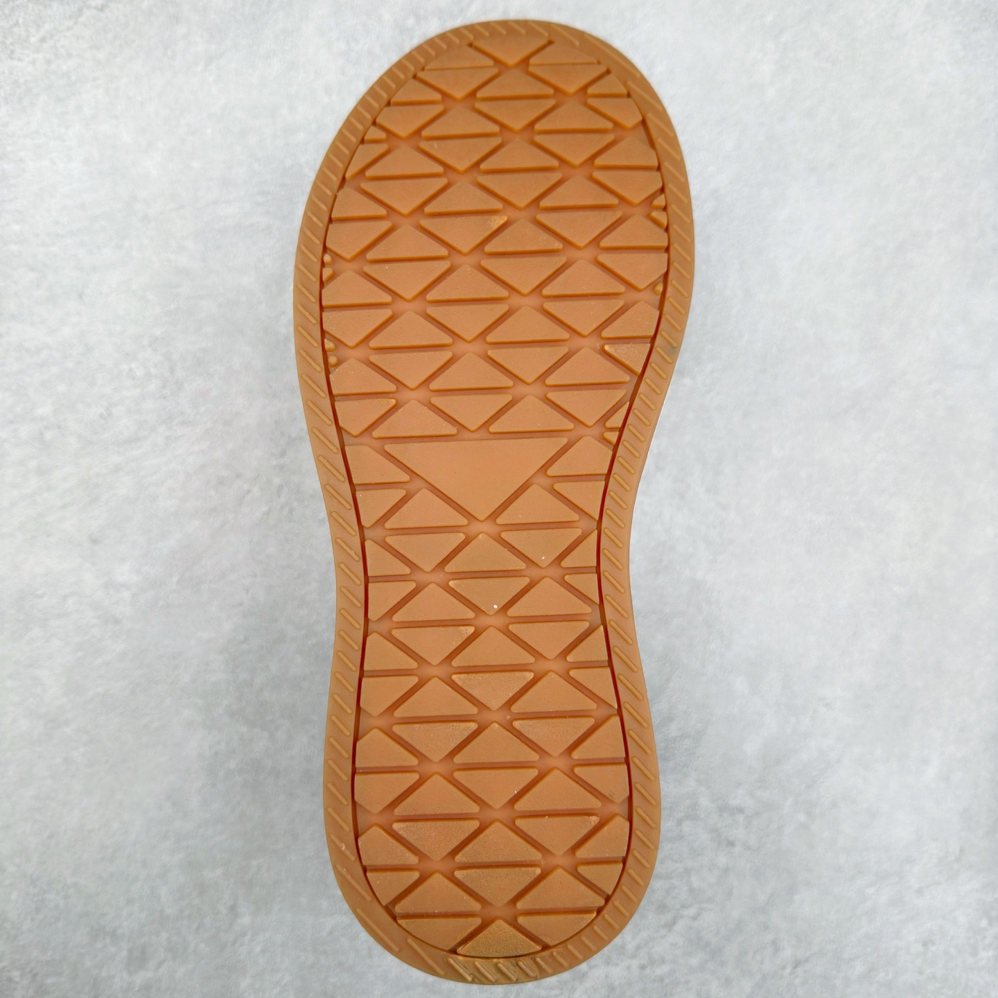 图片[9]-CHANEL 香奈儿早春新款王炸爆款大头鞋新款系带 小红书爆款 酷帅呆萌的鞋头加上立体浮雕 Logo 太心水啦 皱牛漆的搭配令人眼前一亮 休闲中的高大上感扑面而来 的设计加上金属圆扣分外抢眼 平底设计 异常舒适 日常搭配 出街 原版U橡胶组合大底！尺码：35 36 37 38 39-选品中心