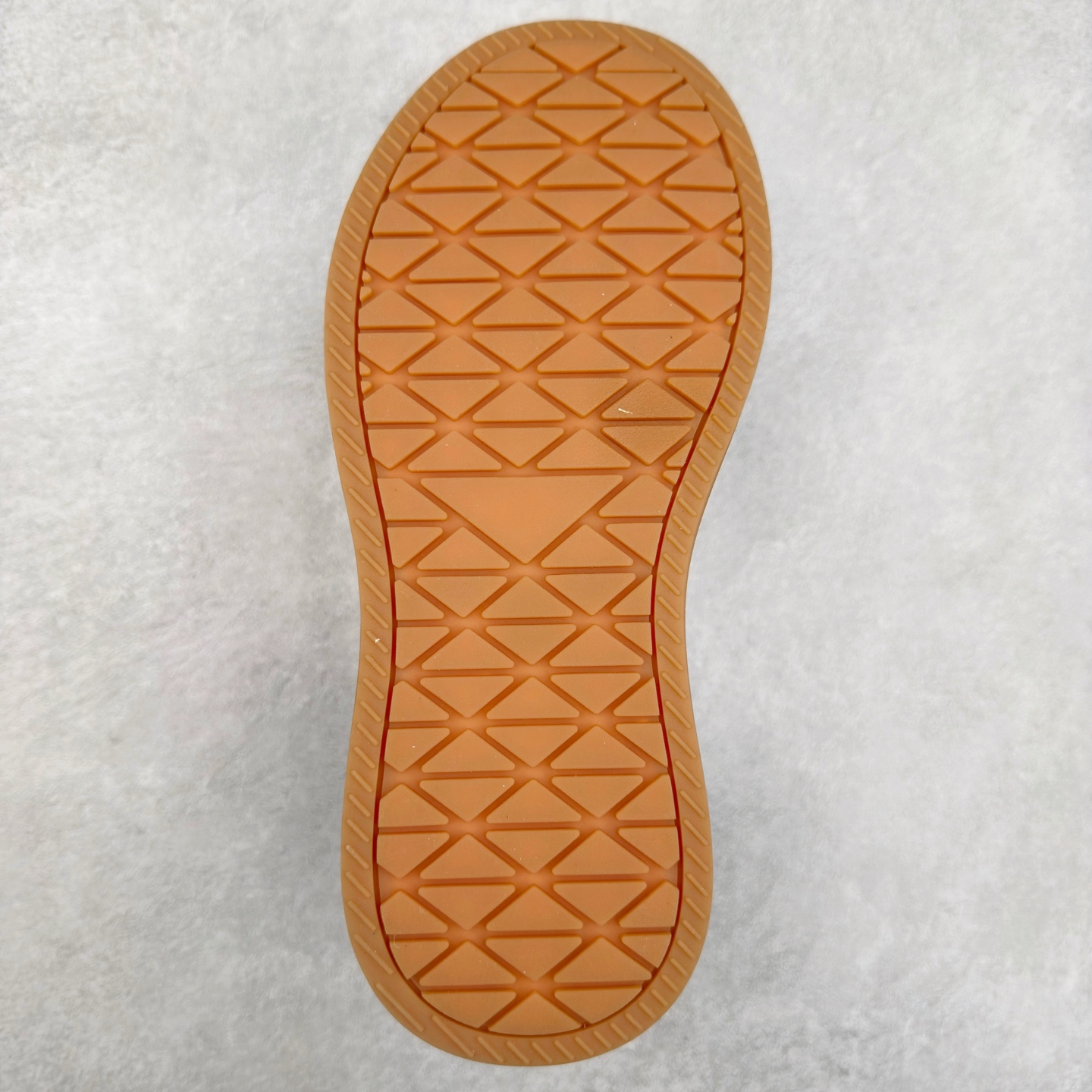 图片[9]-CHANEL 香奈儿早春新款王炸爆款大头鞋新款系带 小红书爆款 酷帅呆萌的鞋头加上立体浮雕 Logo 太心水啦 皱牛漆的搭配令人眼前一亮 休闲中的高大上感扑面而来 的设计加上金属圆扣分外抢眼 平底设计 异常舒适 日常搭配 出街 原版U橡胶组合大底！尺码：35 36 37 38 39-选品中心