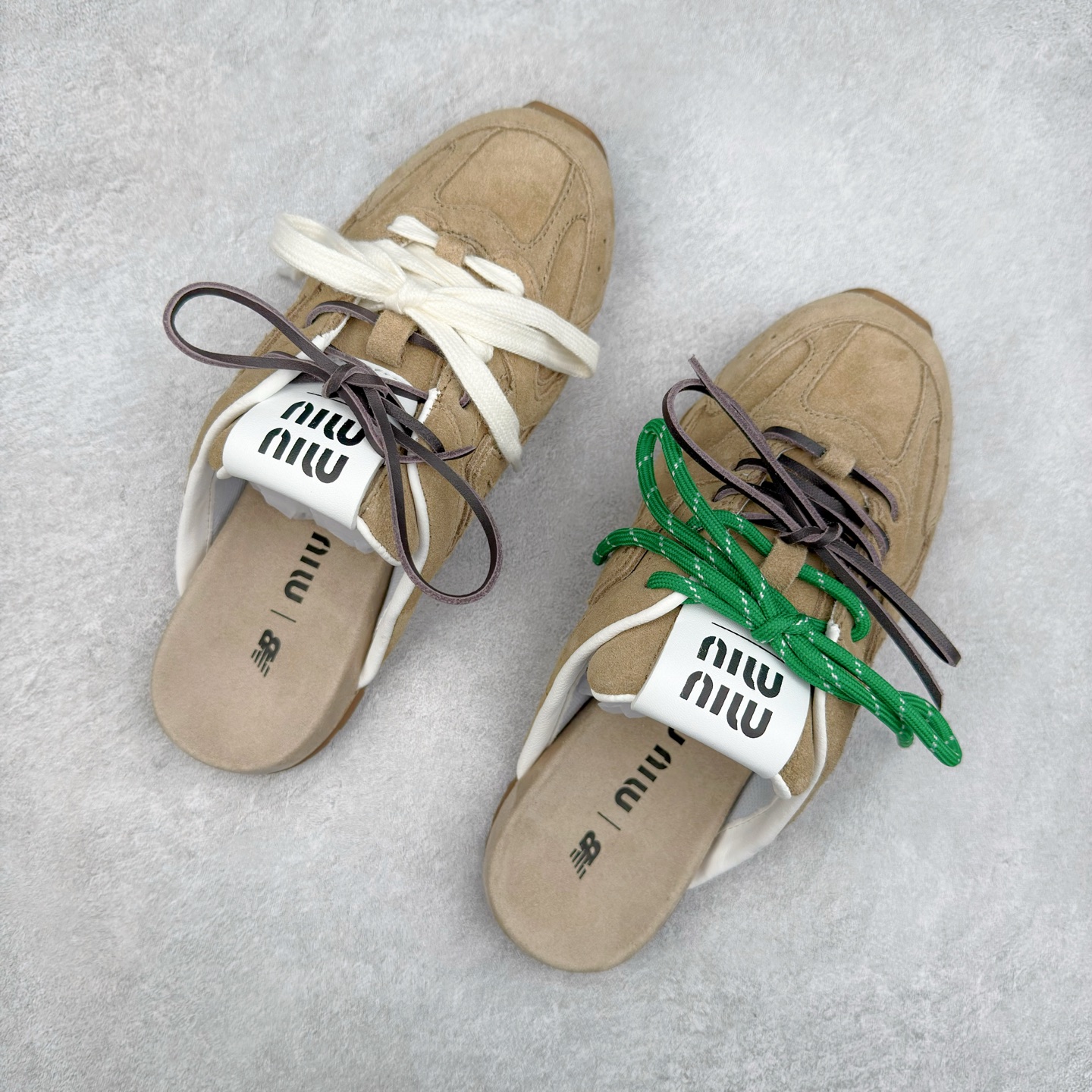 图片[3]-MiuMiu x New Balance NB530 SL 缪缪联名系列低帮经典复古休闲运动鞋半拖 近几年运动品牌与各大潮流品牌不断推出联名产品，在球鞋圈拥有极高的热度。此外，奢侈品牌和运动品牌联名也早已非新鲜事，继 Dior 和 Jordan Brand 以及 Prada 和 adidas 合作后。近日，Miu Miu与New Balance的合作基本已经成为定番，每年都会上新，而近期的最新联名也已经正式曝光，预计会在24年春夏面世！相比之前两次使用的574，这次Miu Miu带来了全新风格。采用了全新型号MR530进行设计，继续使用复古的旧化效果和去年就被带火的美拉德配色打造。Miu Miu作为千禧文化的重要推手，这次也是直接挑选了New Balance 2000年代时发布的健身跑鞋MR530。整体做旧效果非常明显，甚至有些二手鞋的感觉，多少是有点瘦巴黎世家影响了……配色方面将会推出米色和棕色两种颜色可供选择，整体覆盖了做旧麂皮，鞋舌和鞋垫和之前一致，有Miu Miu的Logo，同时搭配皮革和棉质双鞋带组成。尺码：36 37 37.5 38 38.5 39.5 40 40.5 41.5 42 42.5 43.5 44 44.5 45-选品中心