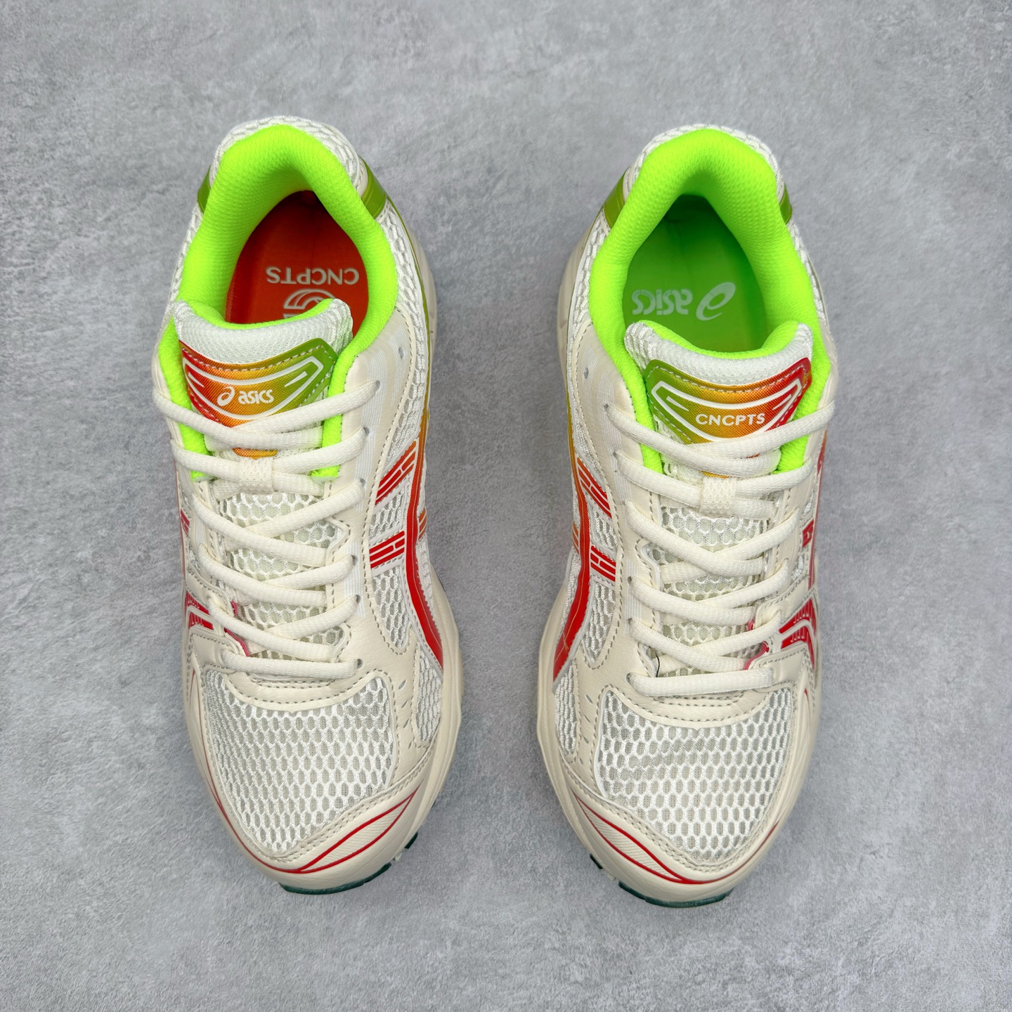 图片[2]-＃特价福利 ASICS GEL-KAYANO 14 亚瑟士K14系列户外复古潮流百搭织物合成革缓震休闲跑步鞋 原装纸板楦头开发 独家私模五层组合大底 原厂定制缓震硅胶加持 原盒原配 官方四联吊牌 原装Ortholite轻量化鞋垫 设计师 Hidenori Yamashita 以「Flash」一词为灵感 创造出未来感金属色鞋面 改造升级内在性能 由内而外全面革新 为 GEL-KAYANO 家族传承及经典跑鞋文化的延续 创下里程碑式作品 K14跑鞋重新诠释了复古的跑步形状 并以其 2000 年代后期的美学理念重新铺装 银色与蓝色的鞋面极为高档 网面铺陈与鞋面、鞋头多处细节位增添了透气性 鞋后跟部中底上以及多密度耐磨鞋底增加了 GEL 缓震胶 提供高抗冲击性、缓冲性、可保护脚部免受地面冲击的影响 穿着舒适性十足 尺码：35.5 36 37 37.5 38 39 39.5 40.5 41.5 42 42.5 43.5 44 45-选品中心