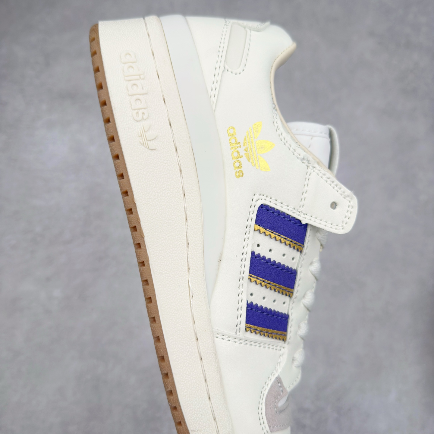 图片[6]-＃特价福利 AD Forum 84 Low OG 低帮百搭潮流休闲运动板鞋 以复古篮球鞋的外形为基础 采用皮革拼接 简约百搭 更加贴合舒适 中底内侧网格造型起到点睛之笔 外底橡胶 更显复古 尺码：36 36.5 37.5 38 38.5 39 40 40.5 41 42 42.5 43 44 44.5 45-选品中心