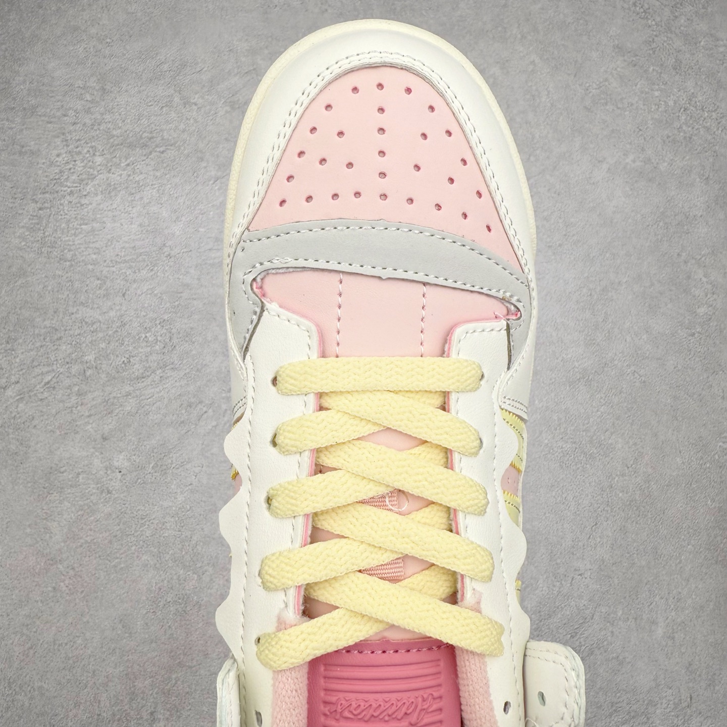 图片[4]-＃特价福利 AD Forum 84 Low OG 低帮百搭潮流休闲运动板鞋 以复古篮球鞋的外形为基础 采用皮革拼接 简约百搭 更加贴合舒适 中底内侧网格造型起到点睛之笔 外底橡胶 更显复古 尺码：36 36.5 37.5 38 38.5 39 40 40.5 41 42 42.5 43 44 44.5 45-选品中心