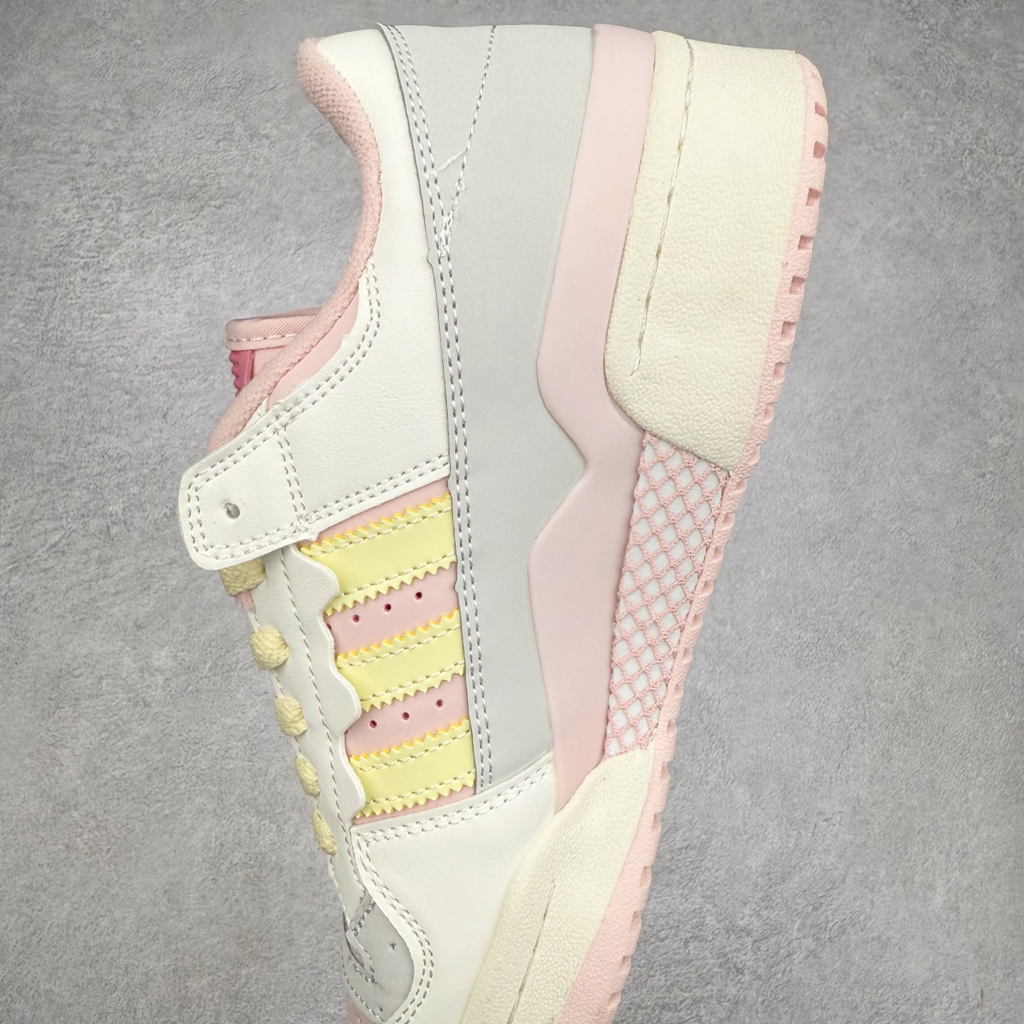 图片[7]-＃特价福利 AD Forum 84 Low OG 低帮百搭潮流休闲运动板鞋 以复古篮球鞋的外形为基础 采用皮革拼接 简约百搭 更加贴合舒适 中底内侧网格造型起到点睛之笔 外底橡胶 更显复古 尺码：36 36.5 37.5 38 38.5 39 40 40.5 41 42 42.5 43 44 44.5 45-选品中心