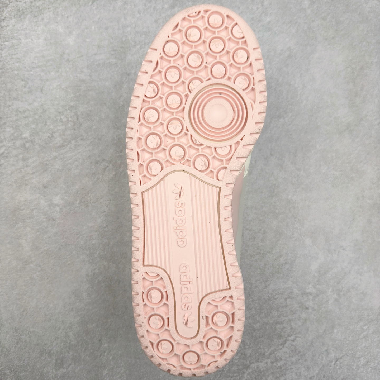 图片[9]-＃特价福利 AD Forum 84 Low OG 低帮百搭潮流休闲运动板鞋 以复古篮球鞋的外形为基础 采用皮革拼接 简约百搭 更加贴合舒适 中底内侧网格造型起到点睛之笔 外底橡胶 更显复古 尺码：36 36.5 37.5 38 38.5 39 40 40.5 41 42 42.5 43 44 44.5 45-选品中心