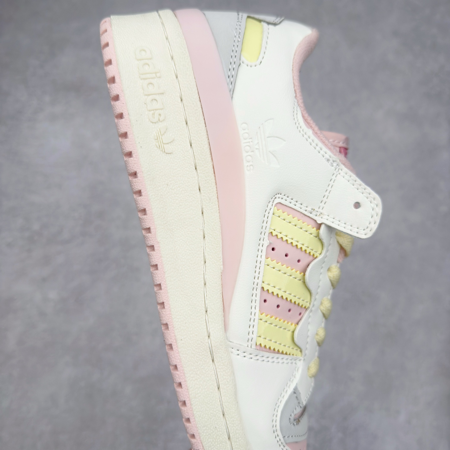 图片[6]-＃特价福利 AD Forum 84 Low OG 低帮百搭潮流休闲运动板鞋 以复古篮球鞋的外形为基础 采用皮革拼接 简约百搭 更加贴合舒适 中底内侧网格造型起到点睛之笔 外底橡胶 更显复古 尺码：36 36.5 37.5 38 38.5 39 40 40.5 41 42 42.5 43 44 44.5 45-选品中心