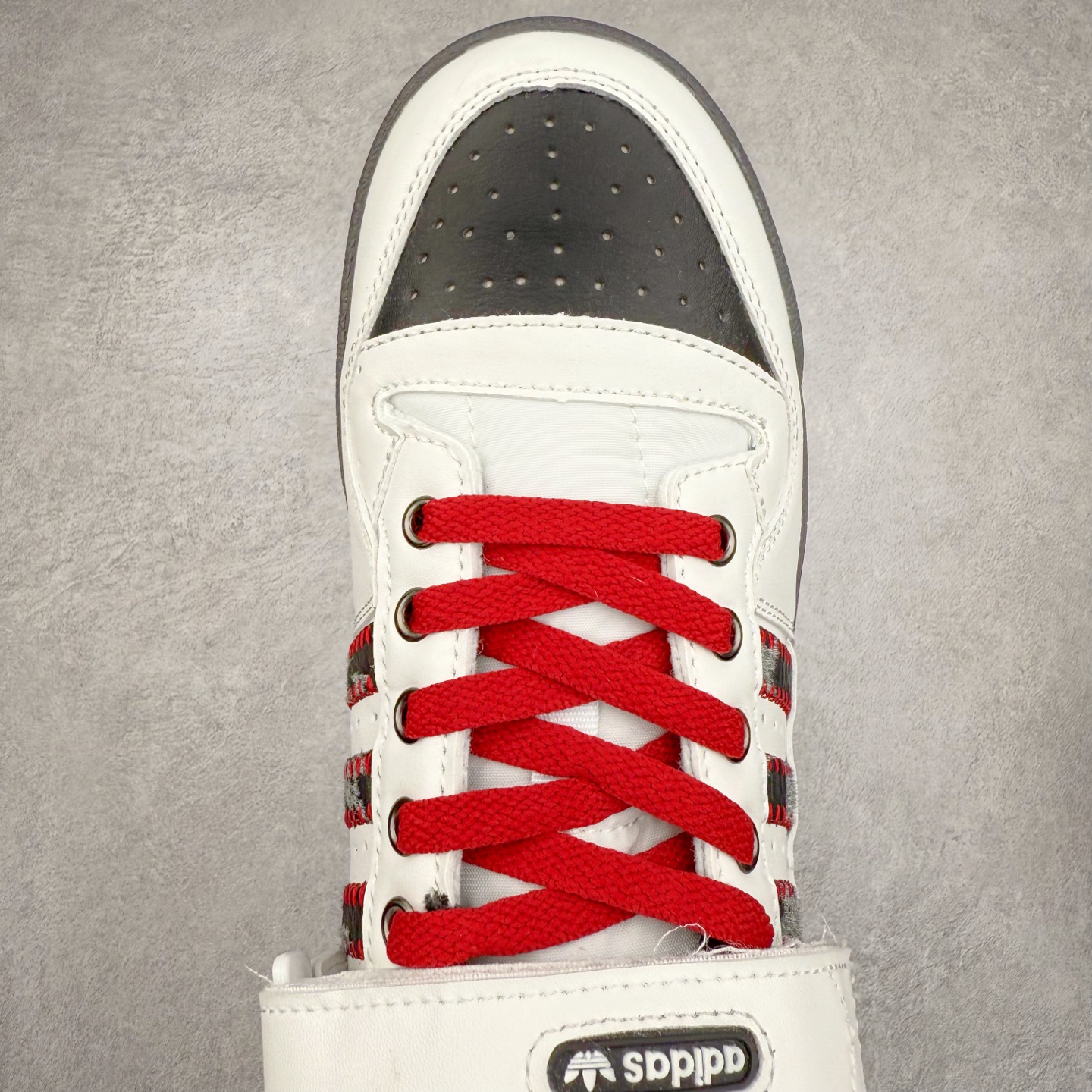 图片[4]-＃特价福利 AD Forum 84 Low OG 低帮百搭潮流休闲运动板鞋 以复古篮球鞋的外形为基础 采用皮革拼接 简约百搭 更加贴合舒适 中底内侧网格造型起到点睛之笔 外底橡胶 更显复古 尺码：36 36.5 37.5 38 38.5 39 40 40.5 41 42 42.5 43 44 44.5 45-选品中心