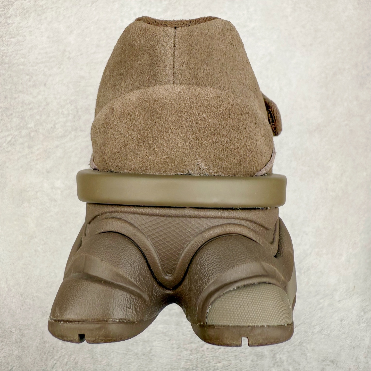 图片[8]-New Balance NB8040 新百伦户外舒适耐磨透气低帮生活休闲鞋 鞋面完全由绒面革制成 这款鞋摒弃了传统的系带系统而是魔术贴固定 呈现出简洁美感 潮流与经典的相遇 舒适与时尚的融合 该款应运而生 每一步踩下 都能感受到那独特的质感与弹性 是一款户外舒适耐磨透气低帮生活休闲鞋 尺码：39.5 40 40.5 41.5 42 42.5 43 44 44.5 45 45.5 45 45.5 46.5 47-选品中心