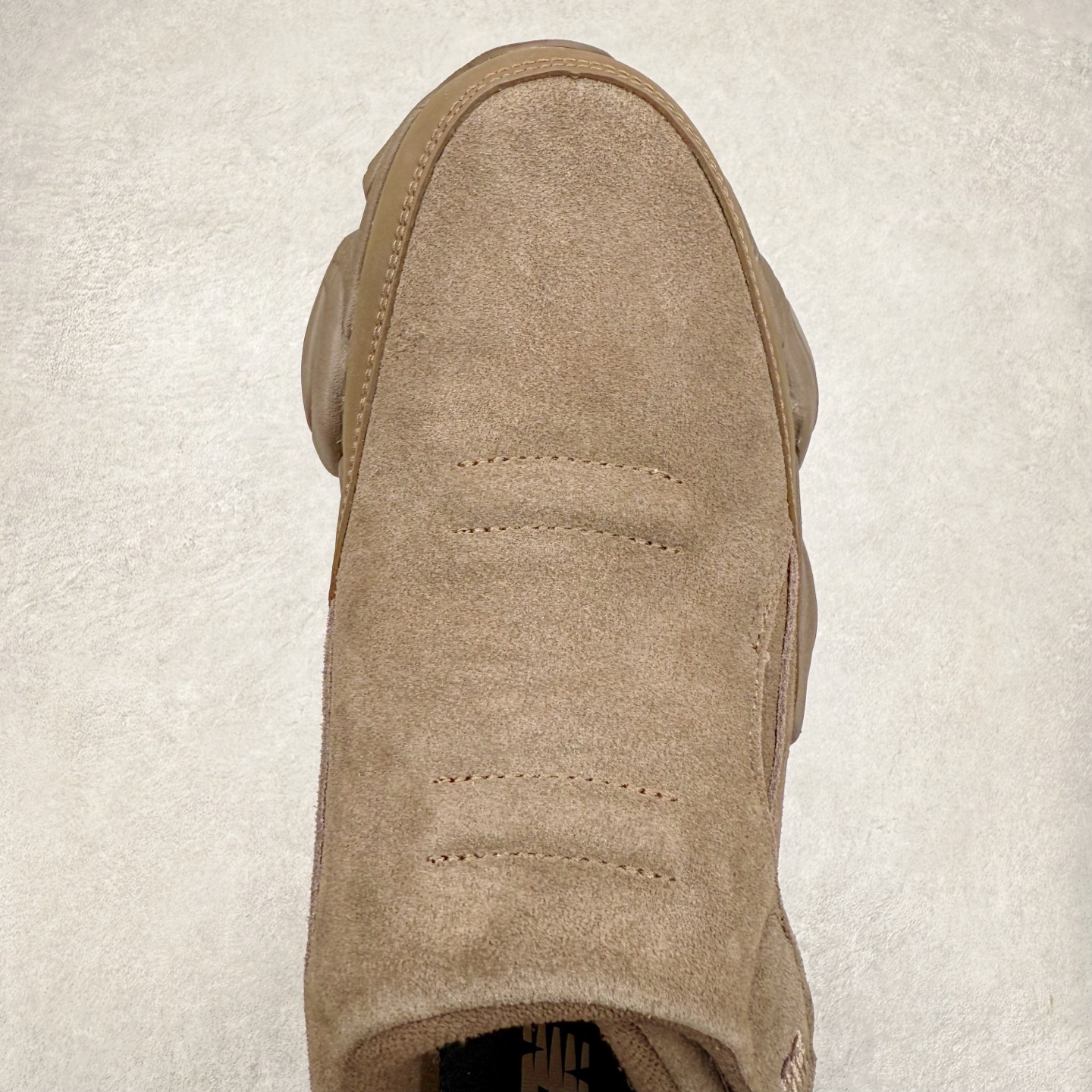 图片[4]-New Balance NB8040 新百伦户外舒适耐磨透气低帮生活休闲鞋 鞋面完全由绒面革制成 这款鞋摒弃了传统的系带系统而是魔术贴固定 呈现出简洁美感 潮流与经典的相遇 舒适与时尚的融合 该款应运而生 每一步踩下 都能感受到那独特的质感与弹性 是一款户外舒适耐磨透气低帮生活休闲鞋 尺码：39.5 40 40.5 41.5 42 42.5 43 44 44.5 45 45.5 45 45.5 46.5 47-选品中心