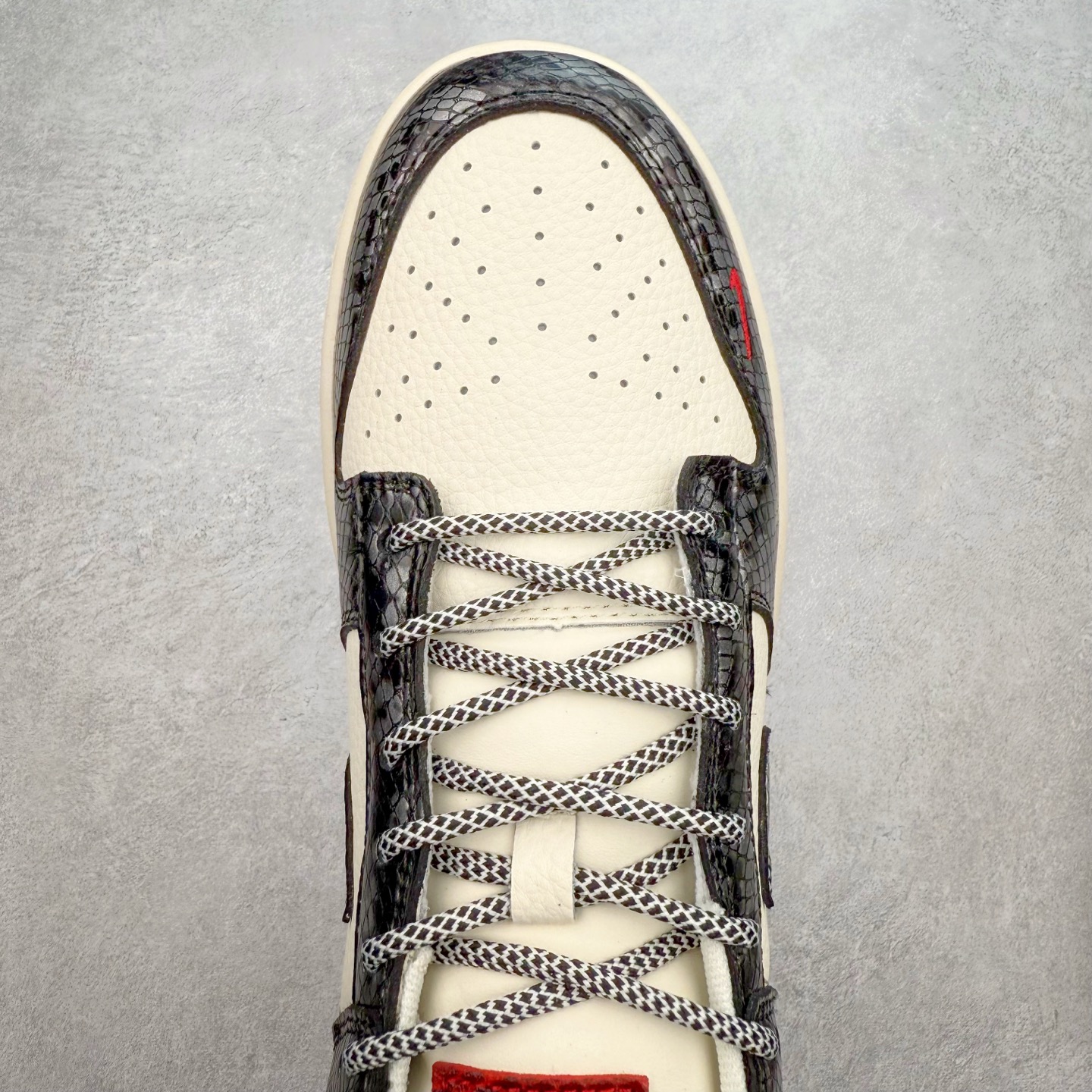 图片[4]-NK Dunk Low 定制配色 YX5066-293 大厂出品 极力推荐 原装头层材料 独家版型蒸餾加工帶來的是更好的视觉和脚感体验大厂纯原品质出货 清洁度 电绣工艺 皮料切割干净无任何毛边 细节完美 实拍调校N版已经零色差零失真 百分百还原实物色彩所见即所得 不存在货不对板色差等低级问题 选购参考实物拍摄 不混卖不参货 只用心做好货严格选品 承诺混一赔十 尺码：36 36.5 37.5 38 38.5 39 40 40.5 41 42 42.5 43 44 44.5 45-选品中心