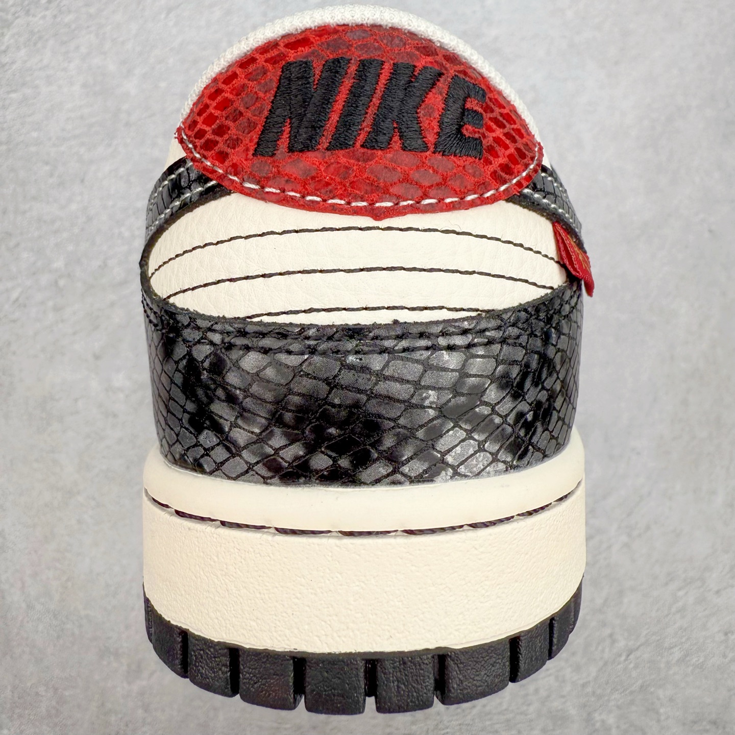 图片[8]-NK Dunk Low 定制配色 YX5066-293 大厂出品 极力推荐 原装头层材料 独家版型蒸餾加工帶來的是更好的视觉和脚感体验大厂纯原品质出货 清洁度 电绣工艺 皮料切割干净无任何毛边 细节完美 实拍调校N版已经零色差零失真 百分百还原实物色彩所见即所得 不存在货不对板色差等低级问题 选购参考实物拍摄 不混卖不参货 只用心做好货严格选品 承诺混一赔十 尺码：36 36.5 37.5 38 38.5 39 40 40.5 41 42 42.5 43 44 44.5 45-选品中心