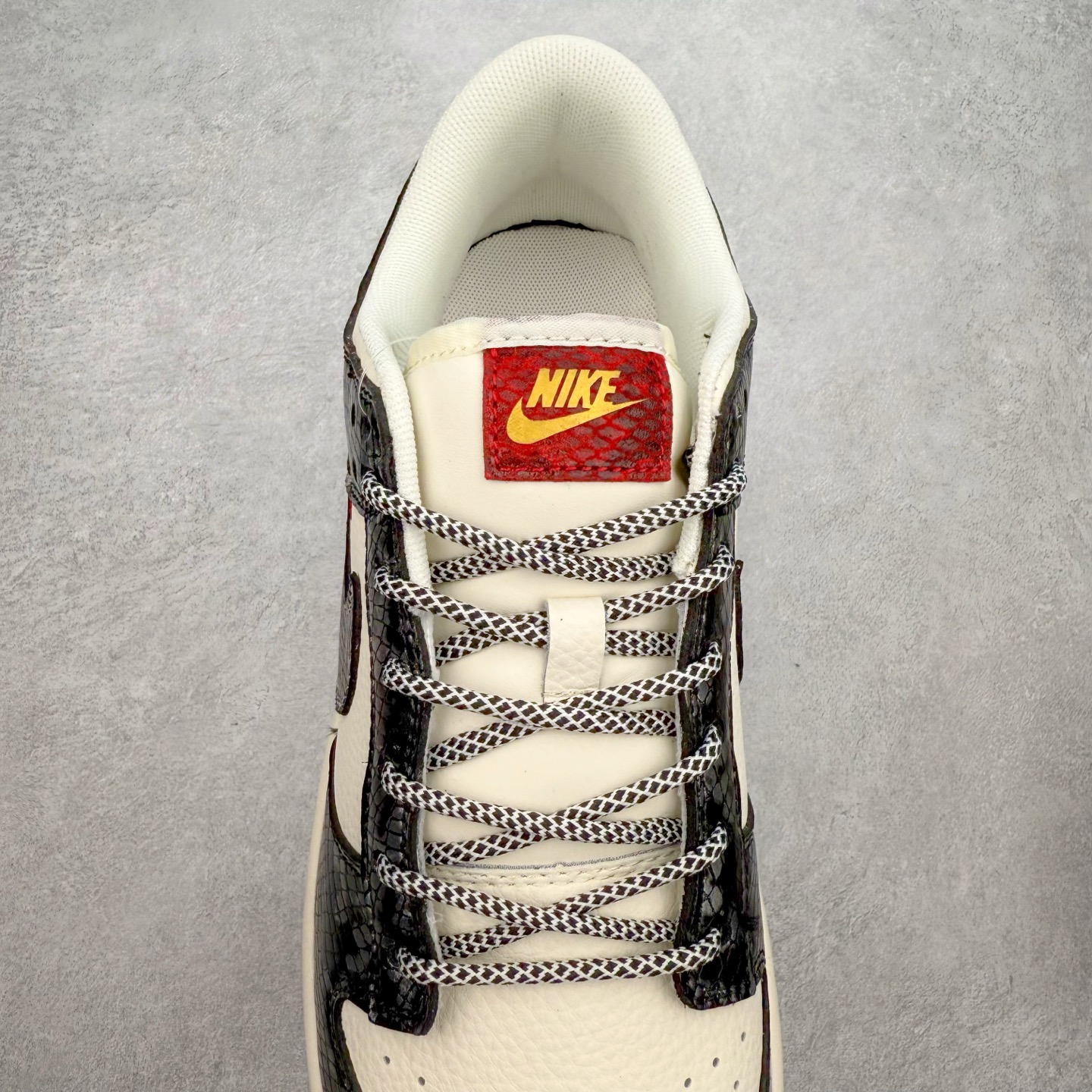 图片[5]-NK Dunk Low 定制配色 YX5066-293 大厂出品 极力推荐 原装头层材料 独家版型蒸餾加工帶來的是更好的视觉和脚感体验大厂纯原品质出货 清洁度 电绣工艺 皮料切割干净无任何毛边 细节完美 实拍调校N版已经零色差零失真 百分百还原实物色彩所见即所得 不存在货不对板色差等低级问题 选购参考实物拍摄 不混卖不参货 只用心做好货严格选品 承诺混一赔十 尺码：36 36.5 37.5 38 38.5 39 40 40.5 41 42 42.5 43 44 44.5 45-选品中心