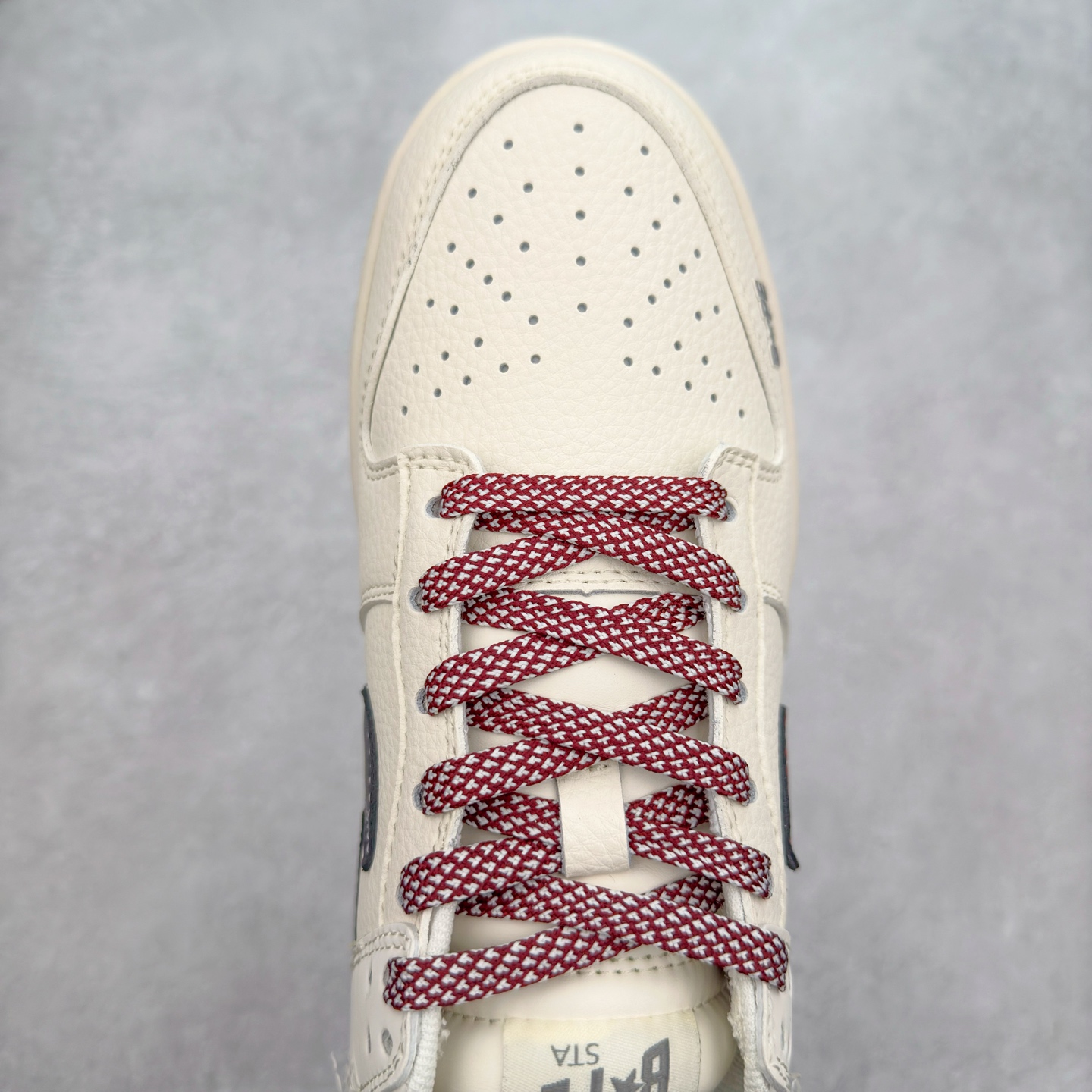 图片[4]-NK Dunk Low 定制配色 JJ2508-561 大厂出品 极力推荐 原装头层材料 独家版型蒸餾加工帶來的是更好的视觉和脚感体验大厂纯原品质出货 清洁度 电绣工艺 皮料切割干净无任何毛边 细节完美 实拍调校N版已经零色差零失真 百分百还原实物色彩所见即所得 不存在货不对板色差等低级问题 选购参考实物拍摄 不混卖不参货 只用心做好货严格选品 承诺混一赔十 尺码：36 36.5 37.5 38 38.5 39 40 40.5 41 42 42.5 43 44 44.5 45-选品中心