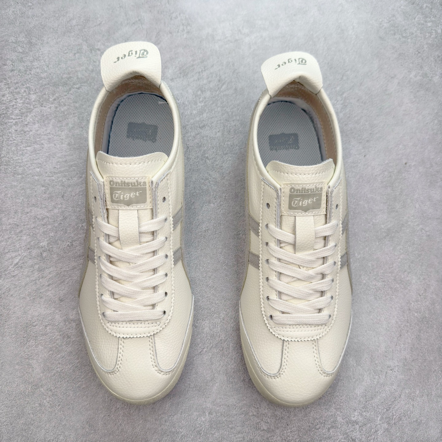 图片[2]-＃C版 Asics Onitsuka Tiger MEXICO 66 亚瑟士鬼冢虎复古经典板鞋 CNY 龙年限定 白红 市场王者选手 海外订单工厂出品 长期生产补货永不断码 超成熟稳定的做工品控 原装全套纸板楦头开发 原汁原味 完美呈现版型 私模正确鞋底咬花纹路 一比一鞋头弧度高度鞋身弧度 绝不口嗨 细节品控鞋型随意秒杀市面 原档咬花纹路私模大底 一个单元有六个三角形 总体形拼接呈现花瓣状 官方四联吊牌 原装Ortholite轻量化鞋垫 原盒原配 质保卡 说明书 钢印防尘纸 纸板中底带钢印 乳胶组合鞋垫 支持全方位的对比专柜 产品从款式颜色造型上体现出追求舒适和细节的完美 鞋类更是推崇手工制作的严谨与完美 融舒适性与可穿性的设计风格 注重细节的完美和别致魅力 既保持稳重 又不失轻松的时尚感 尺码：36 37 37.5 38 39 39.5 40 40.5 41.5 42 42.5 43.5 44 45-选品中心