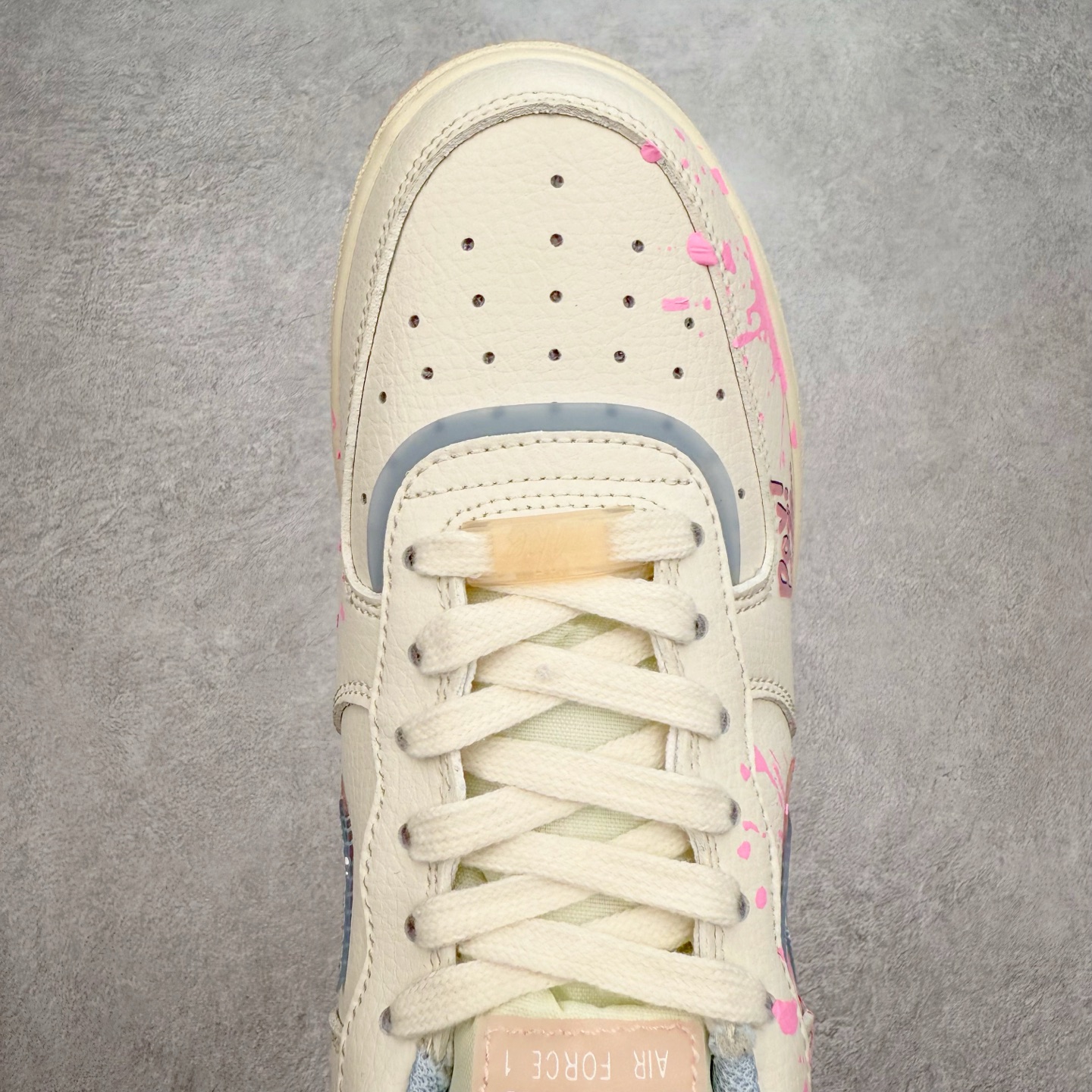 图片[4]-NK Air Force 1´07 Low 空军一号低帮百搭休闲运动板鞋 CW1574-058 柔软、弹性十足的缓震性能和出色的中底设计 横跨复古与现代的外型结合 造就出风靡全球 三十多年的Force 1 直到今天还深受青睐 实拍调校N版已经零色差零失真 百分百还原实物色彩所见即所得 不存在货不对板色差等低级问题 选购参考实物拍摄 不混卖不参货 只用心做好货严格选品 承诺混一赔十 尺码：36 36.5 37.5 38 38.5 39 40 40.5 41 42 42.5 43 44 44.5 45-选品中心