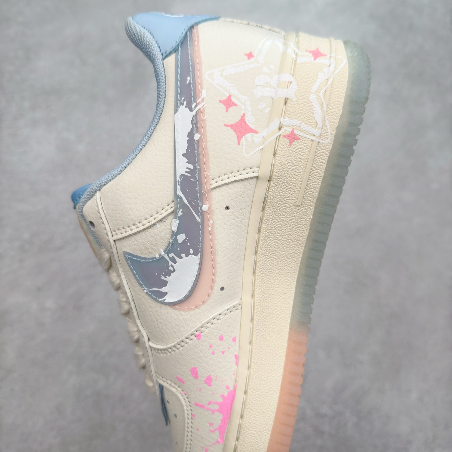 图片[7]-NK Air Force 1´07 Low 空军一号低帮百搭休闲运动板鞋 CW1574-058 柔软、弹性十足的缓震性能和出色的中底设计 横跨复古与现代的外型结合 造就出风靡全球 三十多年的Force 1 直到今天还深受青睐 实拍调校N版已经零色差零失真 百分百还原实物色彩所见即所得 不存在货不对板色差等低级问题 选购参考实物拍摄 不混卖不参货 只用心做好货严格选品 承诺混一赔十 尺码：36 36.5 37.5 38 38.5 39 40 40.5 41 42 42.5 43 44 44.5 45-选品中心