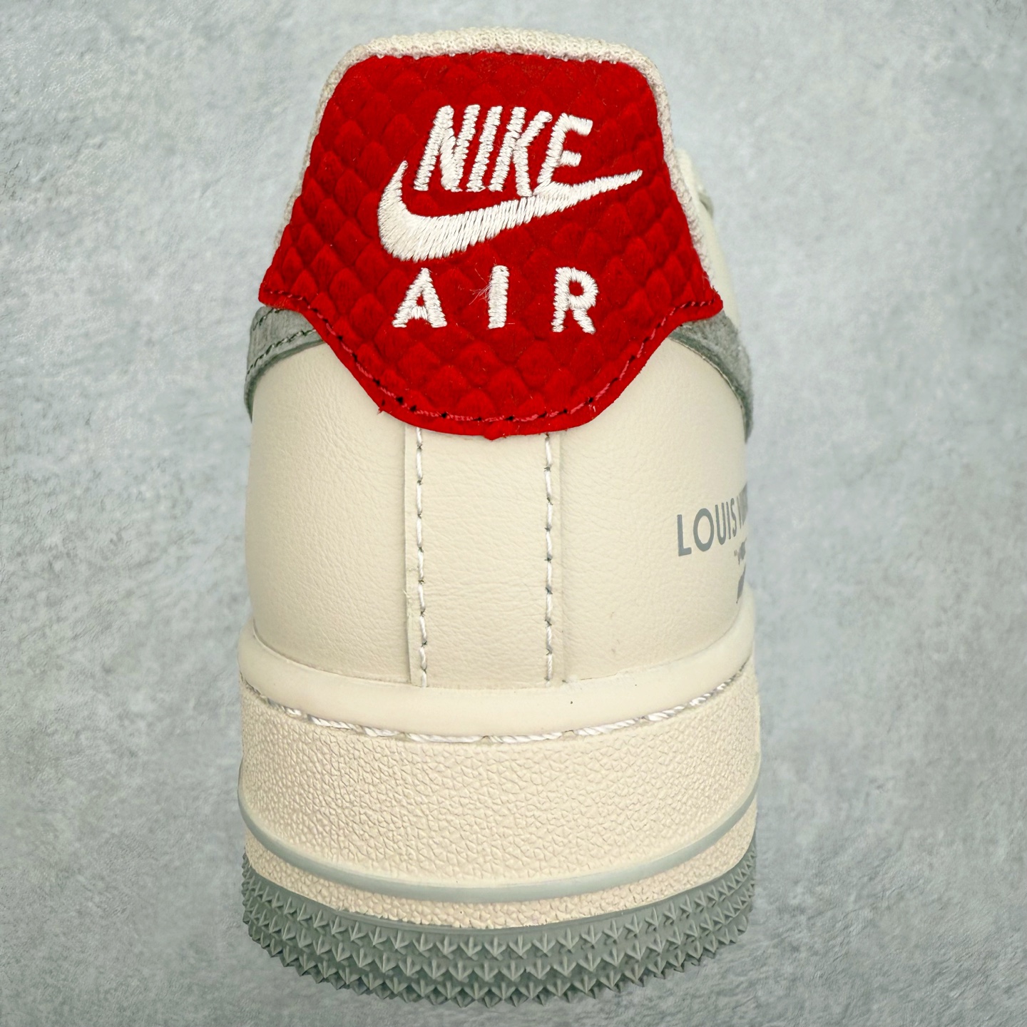 图片[8]-NK Air Force 1´07 Low 空军一号低帮百搭休闲运动板鞋 XX3168-130 柔软、弹性十足的缓震性能和出色的中底设计 横跨复古与现代的外型结合 造就出风靡全球 三十多年的Force 1 直到今天还深受青睐 实拍调校N版已经零色差零失真 百分百还原实物色彩所见即所得 不存在货不对板色差等低级问题 选购参考实物拍摄 不混卖不参货 只用心做好货严格选品 承诺混一赔十 尺码：36 36.5 37.5 38 38.5 39 40 40.5 41 42 42.5 43 44 44.5 45-选品中心