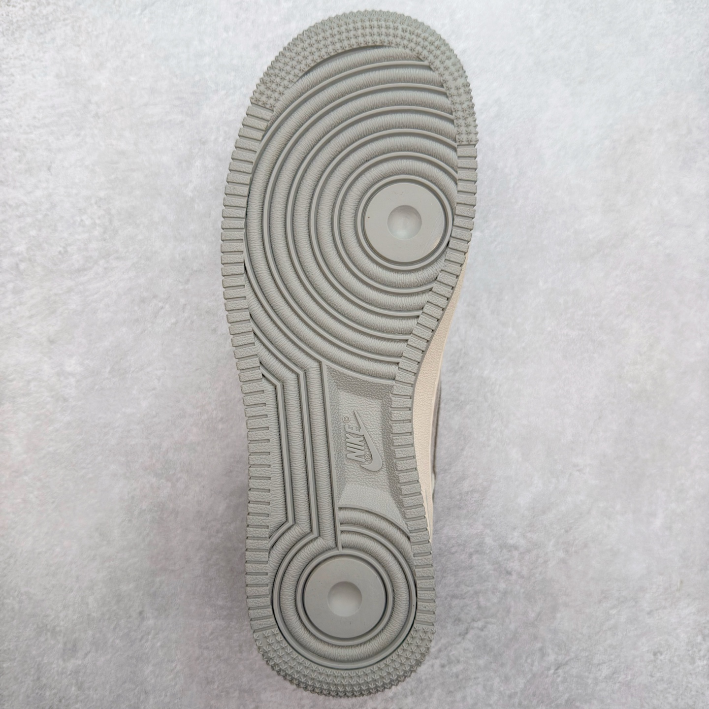 图片[9]-NK Air Force 1´07 Low 空军一号低帮百搭休闲运动板鞋 XX3168-130 柔软、弹性十足的缓震性能和出色的中底设计 横跨复古与现代的外型结合 造就出风靡全球 三十多年的Force 1 直到今天还深受青睐 实拍调校N版已经零色差零失真 百分百还原实物色彩所见即所得 不存在货不对板色差等低级问题 选购参考实物拍摄 不混卖不参货 只用心做好货严格选品 承诺混一赔十 尺码：36 36.5 37.5 38 38.5 39 40 40.5 41 42 42.5 43 44 44.5 45-选品中心