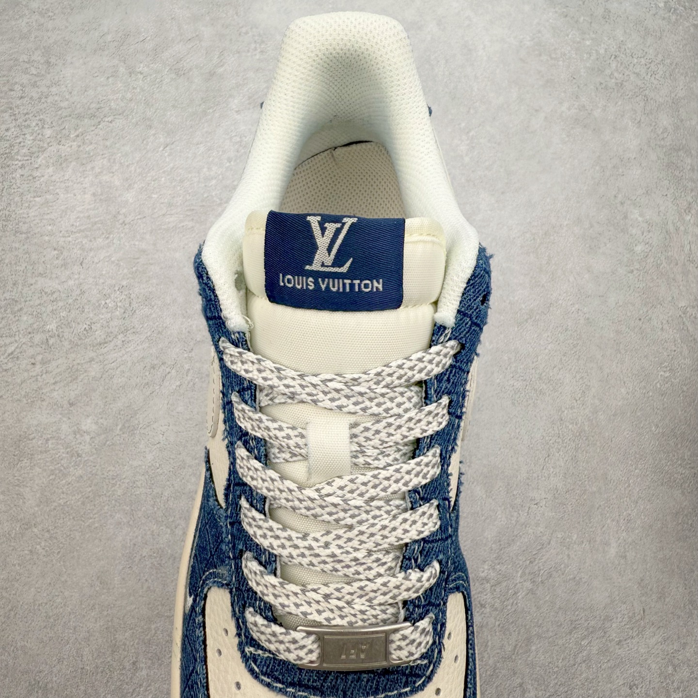 图片[5]-NK Air Force 1´07 Low 空军一号低帮百搭休闲运动板鞋 XS1958-551 柔软、弹性十足的缓震性能和出色的中底设计 横跨复古与现代的外型结合 造就出风靡全球 三十多年的Force 1 直到今天还深受青睐 实拍调校N版已经零色差零失真 百分百还原实物色彩所见即所得 不存在货不对板色差等低级问题 选购参考实物拍摄 不混卖不参货 只用心做好货严格选品 承诺混一赔十 尺码：36 36.5 37.5 38 38.5 39 40 40.5 41 42 42.5 43 44 44.5 45-选品中心