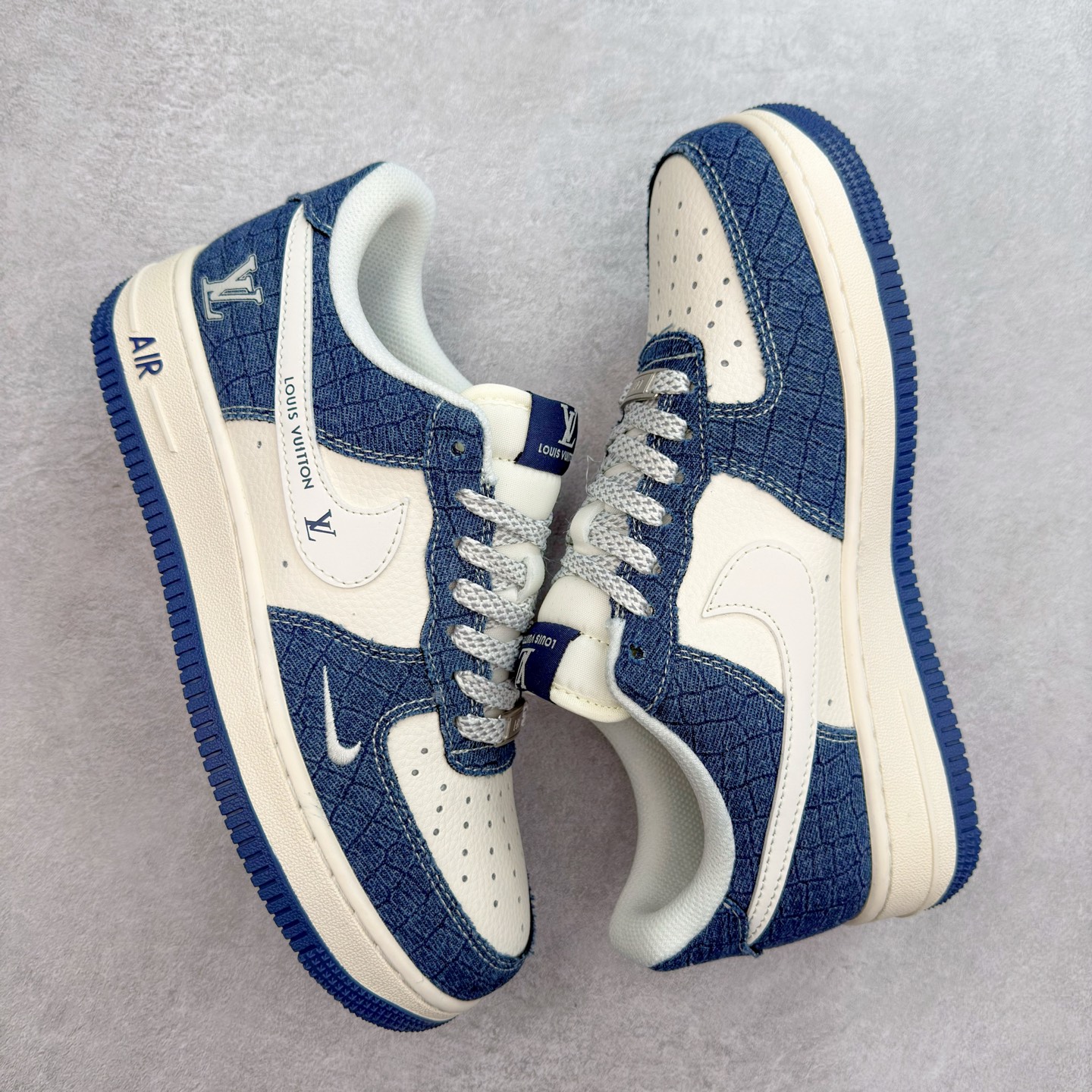 图片[3]-NK Air Force 1´07 Low 空军一号低帮百搭休闲运动板鞋 XS1958-551 柔软、弹性十足的缓震性能和出色的中底设计 横跨复古与现代的外型结合 造就出风靡全球 三十多年的Force 1 直到今天还深受青睐 实拍调校N版已经零色差零失真 百分百还原实物色彩所见即所得 不存在货不对板色差等低级问题 选购参考实物拍摄 不混卖不参货 只用心做好货严格选品 承诺混一赔十 尺码：36 36.5 37.5 38 38.5 39 40 40.5 41 42 42.5 43 44 44.5 45-选品中心