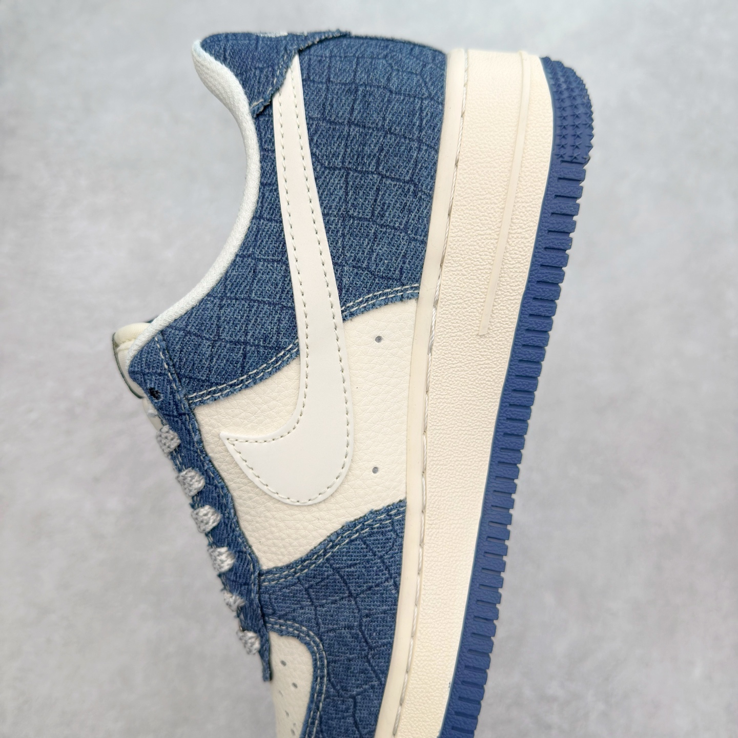 图片[7]-NK Air Force 1´07 Low 空军一号低帮百搭休闲运动板鞋 XS1958-551 柔软、弹性十足的缓震性能和出色的中底设计 横跨复古与现代的外型结合 造就出风靡全球 三十多年的Force 1 直到今天还深受青睐 实拍调校N版已经零色差零失真 百分百还原实物色彩所见即所得 不存在货不对板色差等低级问题 选购参考实物拍摄 不混卖不参货 只用心做好货严格选品 承诺混一赔十 尺码：36 36.5 37.5 38 38.5 39 40 40.5 41 42 42.5 43 44 44.5 45-选品中心