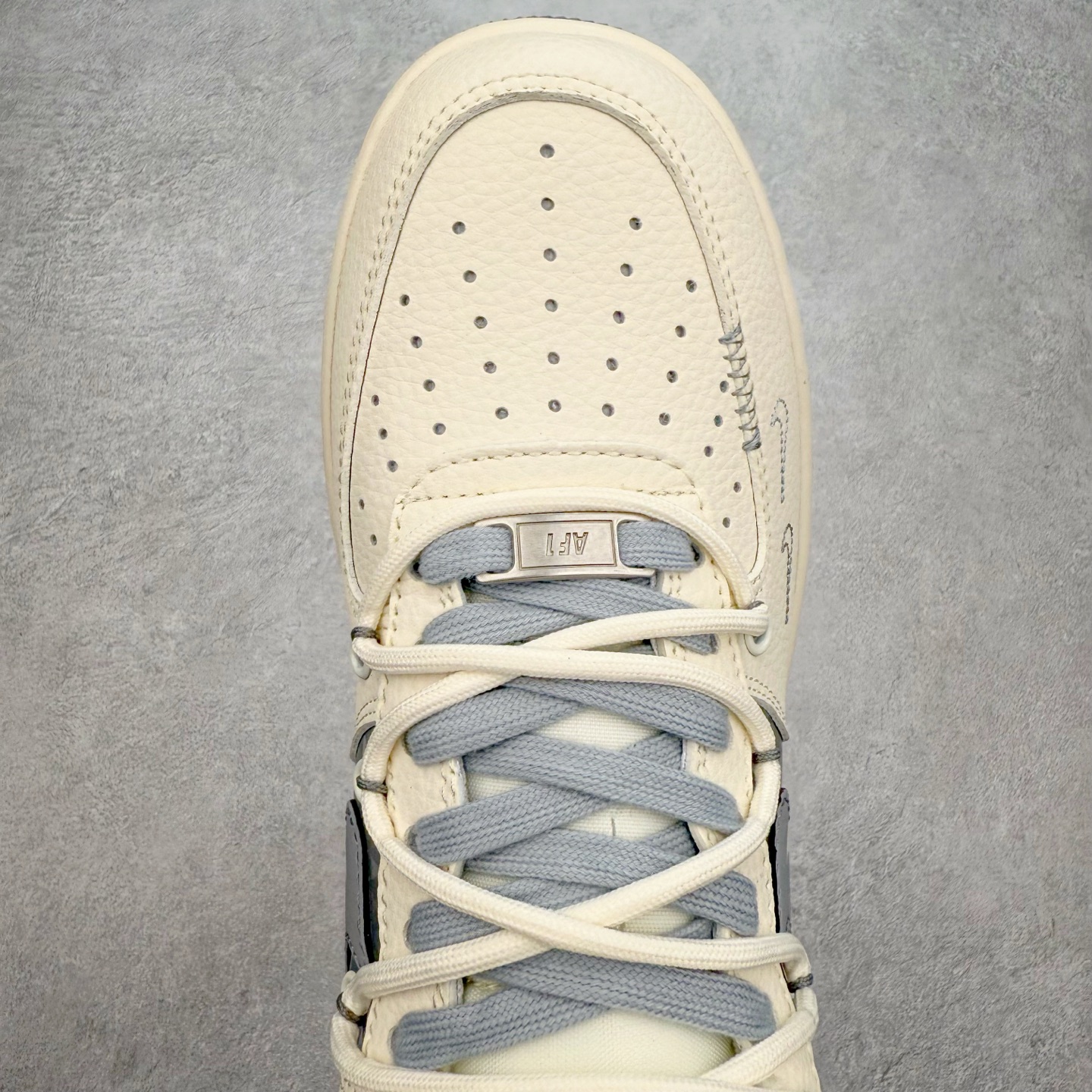 图片[4]-NK Air Force 1´07 Low 空军一号低帮百搭休闲运动板鞋 DM6868-072 柔软、弹性十足的缓震性能和出色的中底设计 横跨复古与现代的外型结合 造就出风靡全球 三十多年的Force 1 直到今天还深受青睐 实拍调校N版已经零色差零失真 百分百还原实物色彩所见即所得 不存在货不对板色差等低级问题 选购参考实物拍摄 不混卖不参货 只用心做好货严格选品 承诺混一赔十 尺码：36 36.5 37.5 38 38.5 39 40 40.5 41 42 42.5 43 44 44.5 45-选品中心