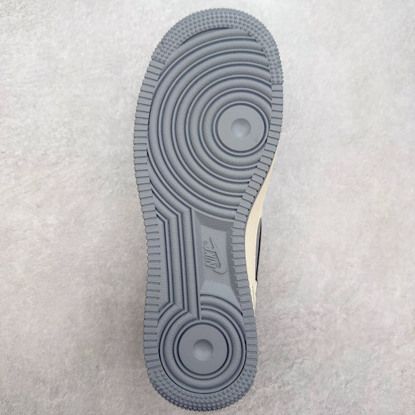 图片[9]-NK Air Force 1´07 Low 空军一号低帮百搭休闲运动板鞋 DM6868-072 柔软、弹性十足的缓震性能和出色的中底设计 横跨复古与现代的外型结合 造就出风靡全球 三十多年的Force 1 直到今天还深受青睐 实拍调校N版已经零色差零失真 百分百还原实物色彩所见即所得 不存在货不对板色差等低级问题 选购参考实物拍摄 不混卖不参货 只用心做好货严格选品 承诺混一赔十 尺码：36 36.5 37.5 38 38.5 39 40 40.5 41 42 42.5 43 44 44.5 45-选品中心