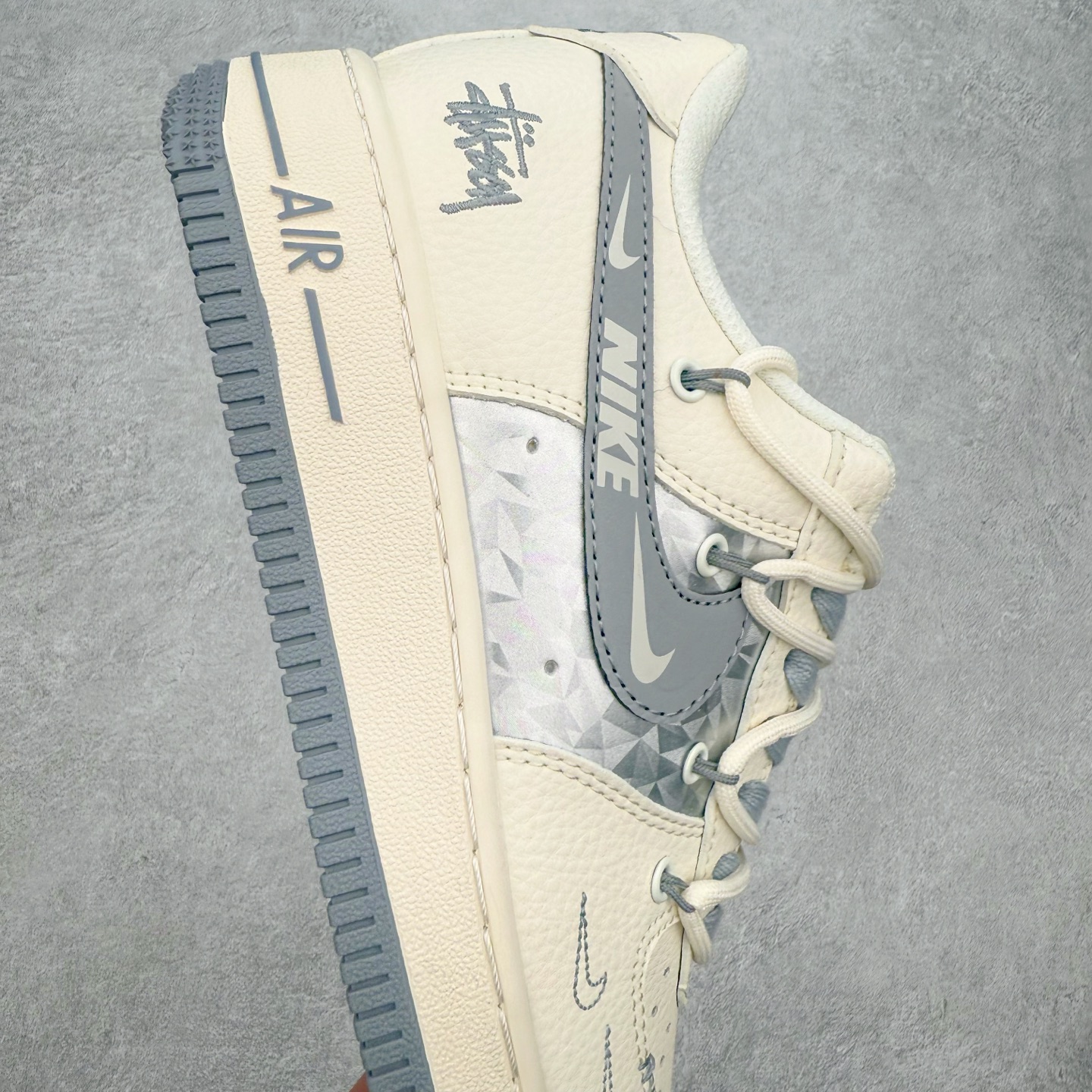 图片[6]-NK Air Force 1´07 Low 空军一号低帮百搭休闲运动板鞋 DM6868-072 柔软、弹性十足的缓震性能和出色的中底设计 横跨复古与现代的外型结合 造就出风靡全球 三十多年的Force 1 直到今天还深受青睐 实拍调校N版已经零色差零失真 百分百还原实物色彩所见即所得 不存在货不对板色差等低级问题 选购参考实物拍摄 不混卖不参货 只用心做好货严格选品 承诺混一赔十 尺码：36 36.5 37.5 38 38.5 39 40 40.5 41 42 42.5 43 44 44.5 45-选品中心