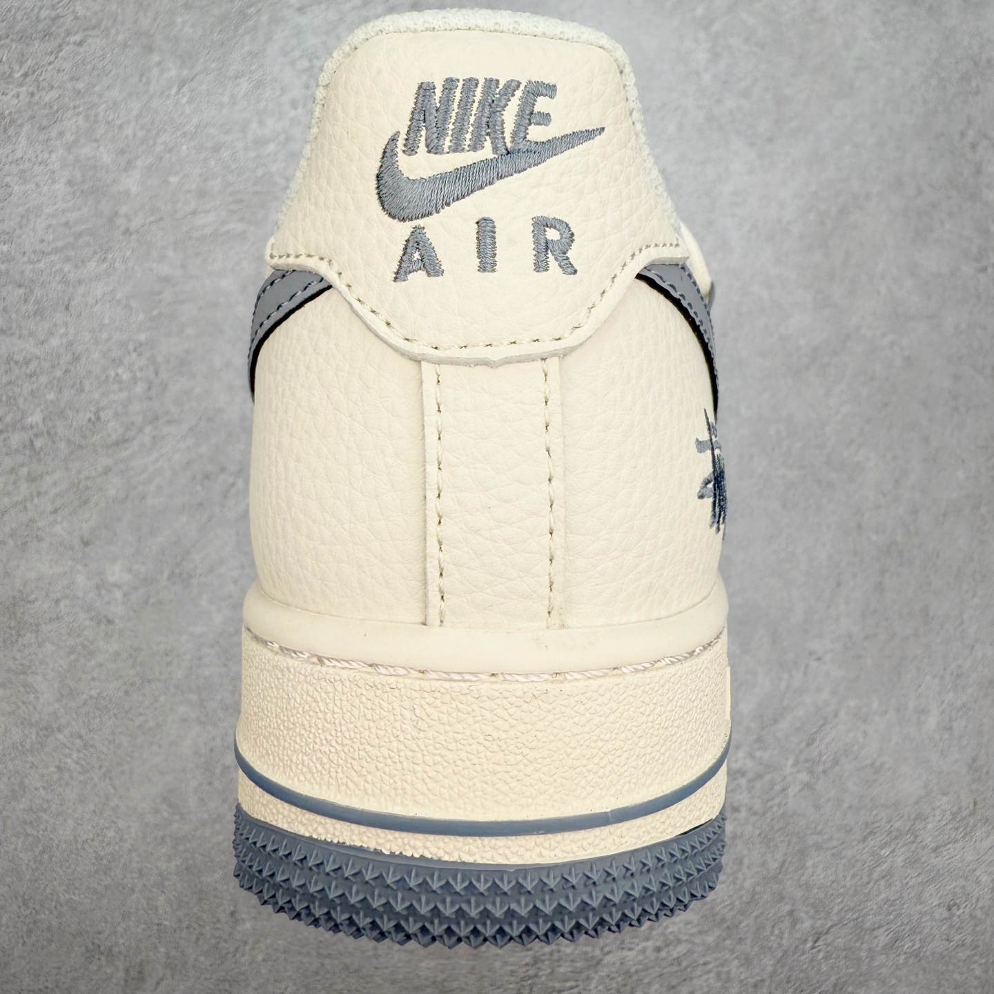 图片[8]-NK Air Force 1´07 Low 空军一号低帮百搭休闲运动板鞋 DM6868-072 柔软、弹性十足的缓震性能和出色的中底设计 横跨复古与现代的外型结合 造就出风靡全球 三十多年的Force 1 直到今天还深受青睐 实拍调校N版已经零色差零失真 百分百还原实物色彩所见即所得 不存在货不对板色差等低级问题 选购参考实物拍摄 不混卖不参货 只用心做好货严格选品 承诺混一赔十 尺码：36 36.5 37.5 38 38.5 39 40 40.5 41 42 42.5 43 44 44.5 45-选品中心