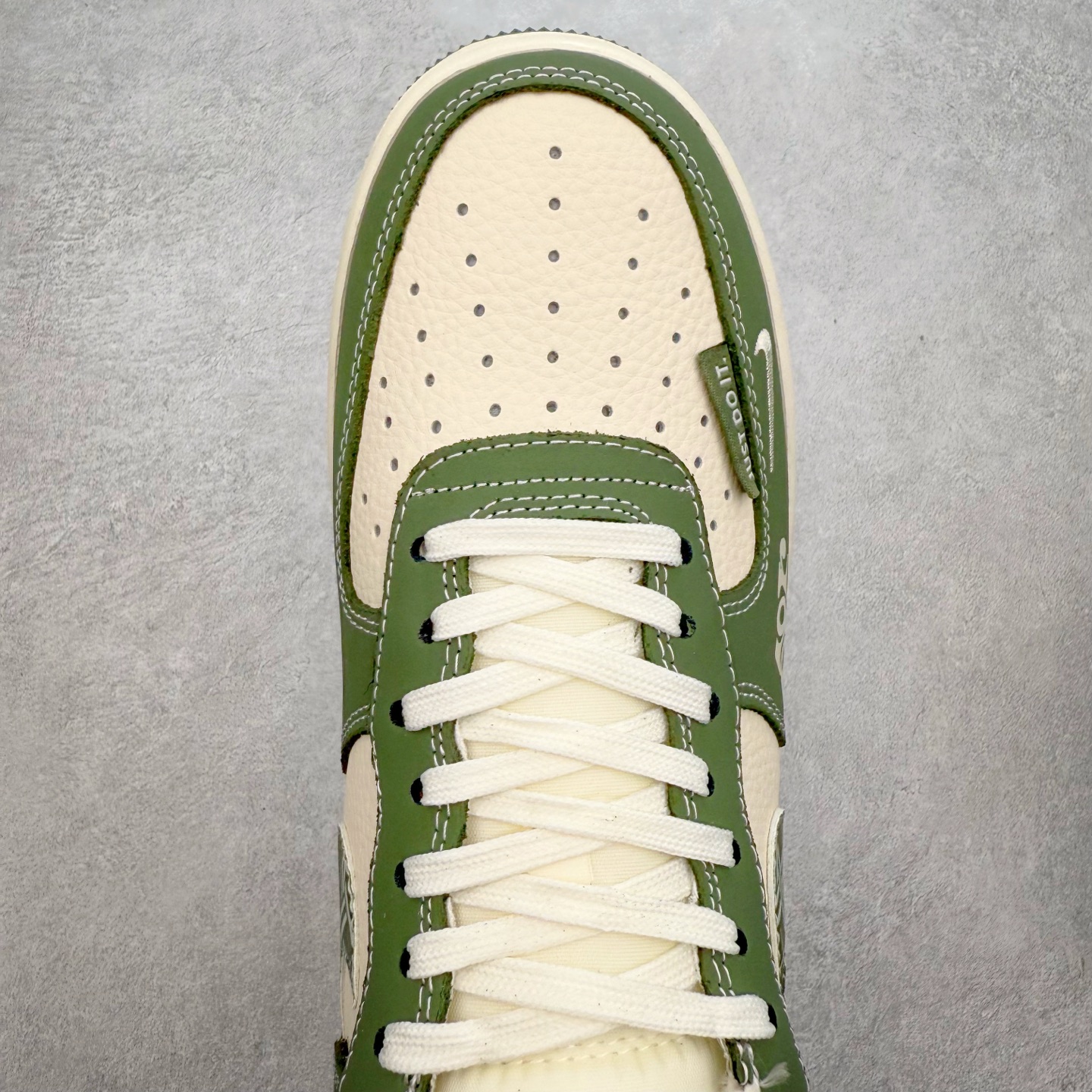 图片[4]-NK Air Force 1´07 Low 空军一号低帮百搭休闲运动板鞋 KK1988-081 柔软、弹性十足的缓震性能和出色的中底设计 横跨复古与现代的外型结合 造就出风靡全球 三十多年的Force 1 直到今天还深受青睐 实拍调校N版已经零色差零失真 百分百还原实物色彩所见即所得 不存在货不对板色差等低级问题 选购参考实物拍摄 不混卖不参货 只用心做好货严格选品 承诺混一赔十 尺码：36 36.5 37.5 38 38.5 39 40 40.5 41 42 42.5 43 44 44.5 45-选品中心