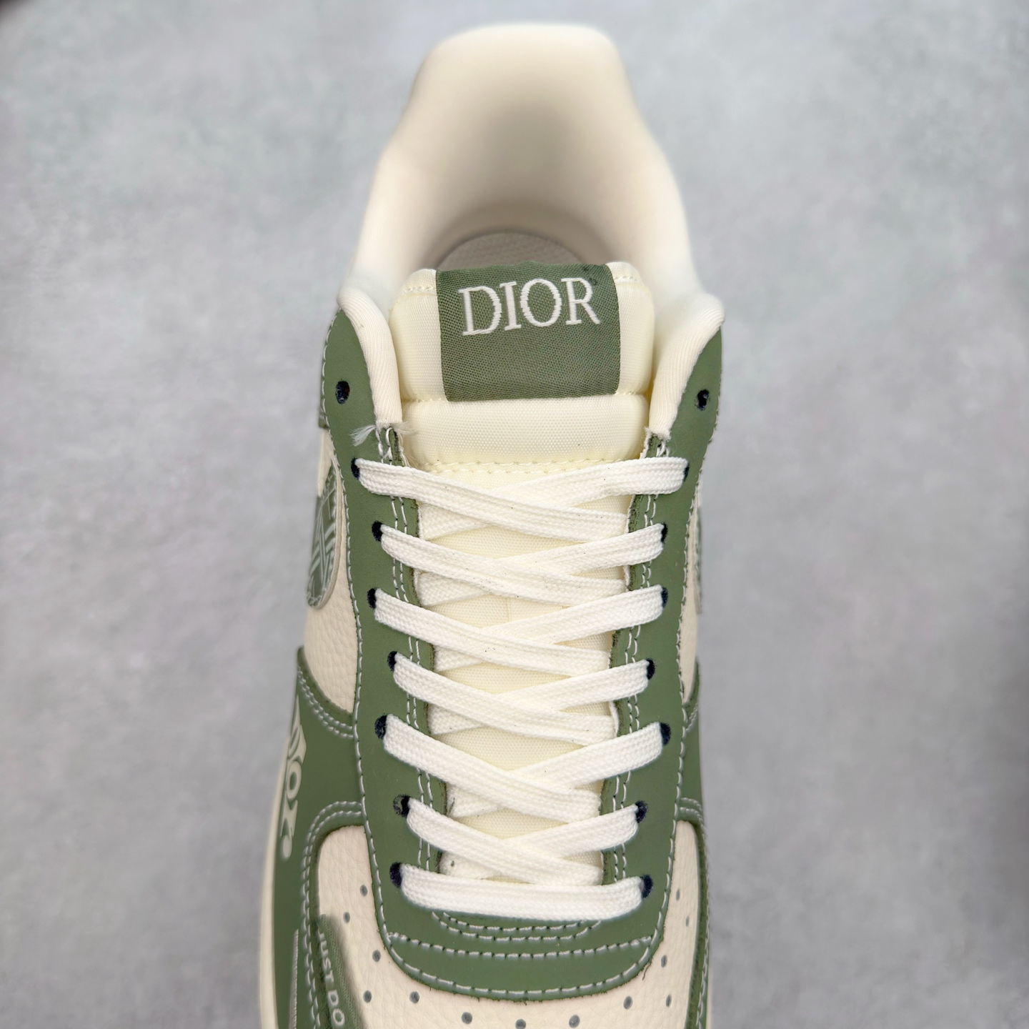 图片[5]-NK Air Force 1´07 Low 空军一号低帮百搭休闲运动板鞋 KK1988-081 柔软、弹性十足的缓震性能和出色的中底设计 横跨复古与现代的外型结合 造就出风靡全球 三十多年的Force 1 直到今天还深受青睐 实拍调校N版已经零色差零失真 百分百还原实物色彩所见即所得 不存在货不对板色差等低级问题 选购参考实物拍摄 不混卖不参货 只用心做好货严格选品 承诺混一赔十 尺码：36 36.5 37.5 38 38.5 39 40 40.5 41 42 42.5 43 44 44.5 45-选品中心