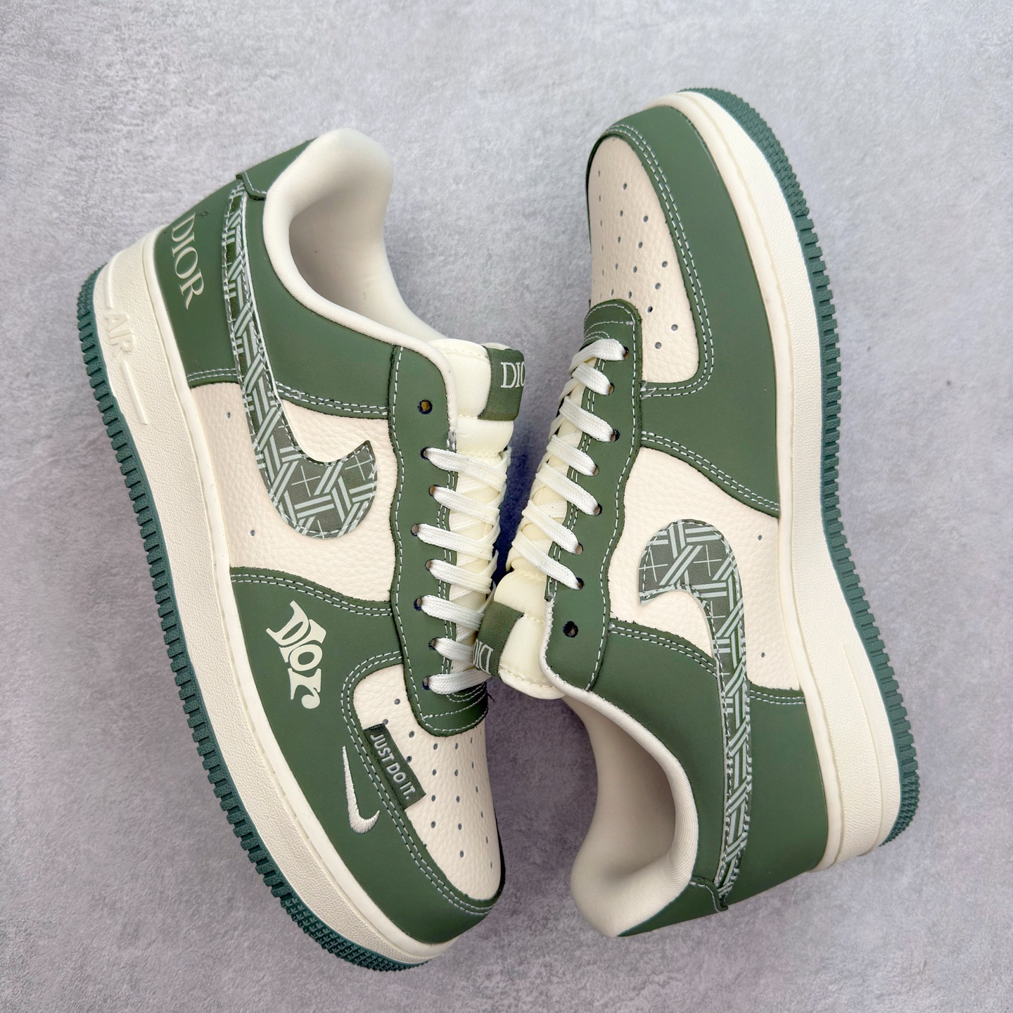 图片[3]-NK Air Force 1´07 Low 空军一号低帮百搭休闲运动板鞋 KK1988-081 柔软、弹性十足的缓震性能和出色的中底设计 横跨复古与现代的外型结合 造就出风靡全球 三十多年的Force 1 直到今天还深受青睐 实拍调校N版已经零色差零失真 百分百还原实物色彩所见即所得 不存在货不对板色差等低级问题 选购参考实物拍摄 不混卖不参货 只用心做好货严格选品 承诺混一赔十 尺码：36 36.5 37.5 38 38.5 39 40 40.5 41 42 42.5 43 44 44.5 45-选品中心