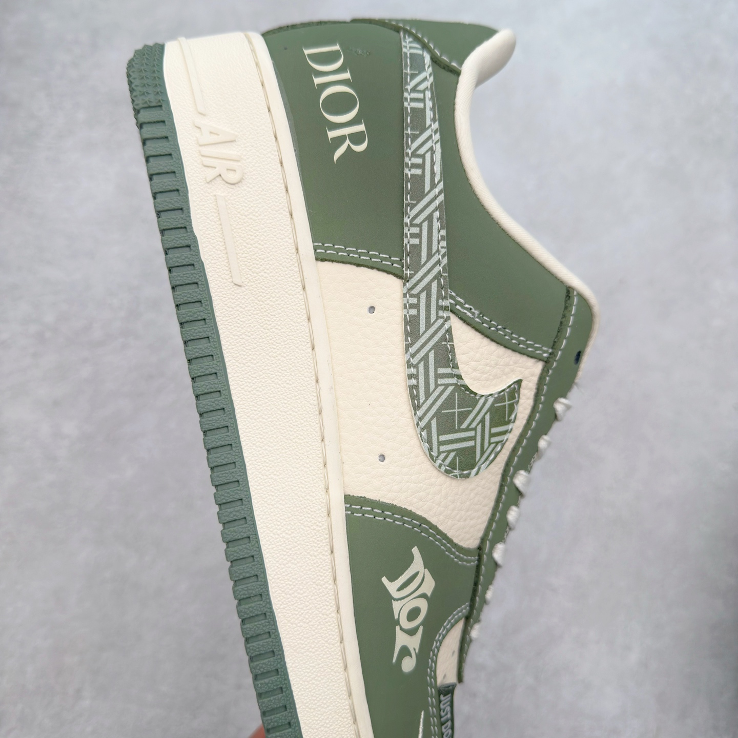 图片[6]-NK Air Force 1´07 Low 空军一号低帮百搭休闲运动板鞋 KK1988-081 柔软、弹性十足的缓震性能和出色的中底设计 横跨复古与现代的外型结合 造就出风靡全球 三十多年的Force 1 直到今天还深受青睐 实拍调校N版已经零色差零失真 百分百还原实物色彩所见即所得 不存在货不对板色差等低级问题 选购参考实物拍摄 不混卖不参货 只用心做好货严格选品 承诺混一赔十 尺码：36 36.5 37.5 38 38.5 39 40 40.5 41 42 42.5 43 44 44.5 45-选品中心