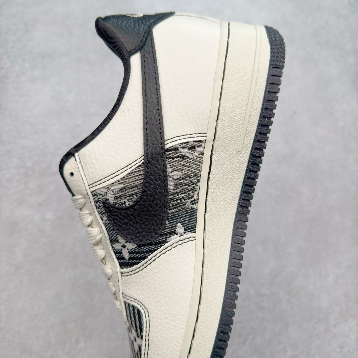 图片[7]-NK Air Force 1´07 Low 空军一号低帮百搭休闲运动板鞋 BZ6808-103 柔软、弹性十足的缓震性能和出色的中底设计 横跨复古与现代的外型结合 造就出风靡全球 三十多年的Force 1 直到今天还深受青睐 实拍调校N版已经零色差零失真 百分百还原实物色彩所见即所得 不存在货不对板色差等低级问题 选购参考实物拍摄 不混卖不参货 只用心做好货严格选品 承诺混一赔十 尺码：36 36.5 37.5 38 38.5 39 40 40.5 41 42 42.5 43 44 44.5 45-选品中心