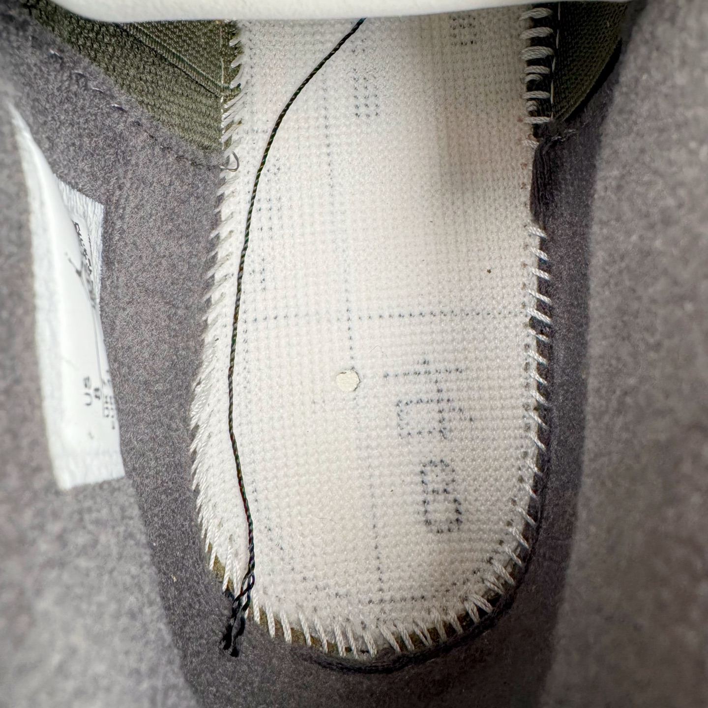 图片[11]-＃K版纯原 UNDEFEATED x Air Jordan AJ4 联名 绿黑 IB1519-200 全新升级改良 原鞋原楦原纸板同源开发 完美呈现乔4的版型 内侧正确双色网格 还原细节 原厂皮料 正确气垫颜色 正确网格工艺 正确拉帮工艺 全鞋原装材料制作 原档案原模具打造 支持全方位与正品对比 尺码：40 40.5 41 42 42.5 43 44 44.5 45 46 47.5-选品中心