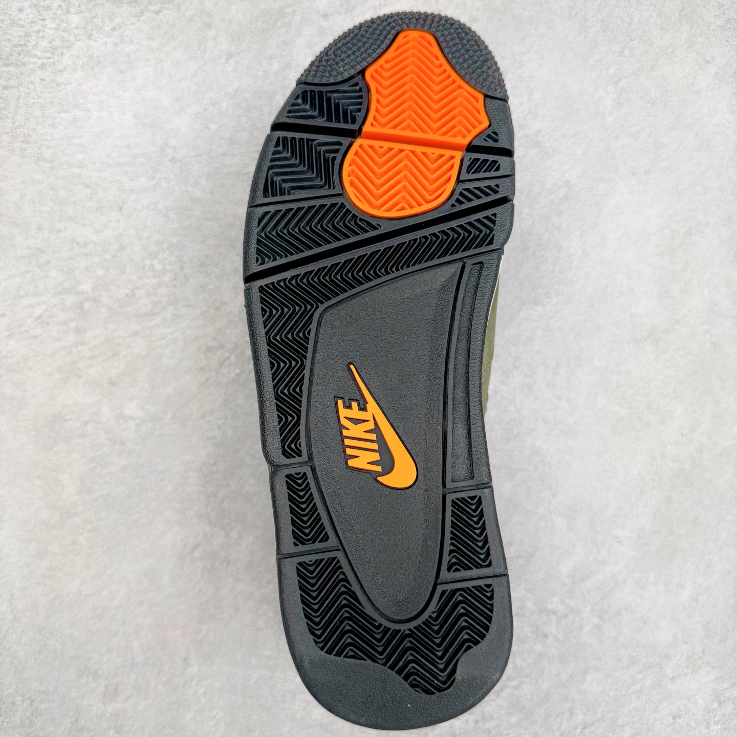 图片[9]-＃K版纯原 UNDEFEATED x Air Jordan AJ4 联名 绿黑 IB1519-200 全新升级改良 原鞋原楦原纸板同源开发 完美呈现乔4的版型 内侧正确双色网格 还原细节 原厂皮料 正确气垫颜色 正确网格工艺 正确拉帮工艺 全鞋原装材料制作 原档案原模具打造 支持全方位与正品对比 尺码：40 40.5 41 42 42.5 43 44 44.5 45 46 47.5-选品中心