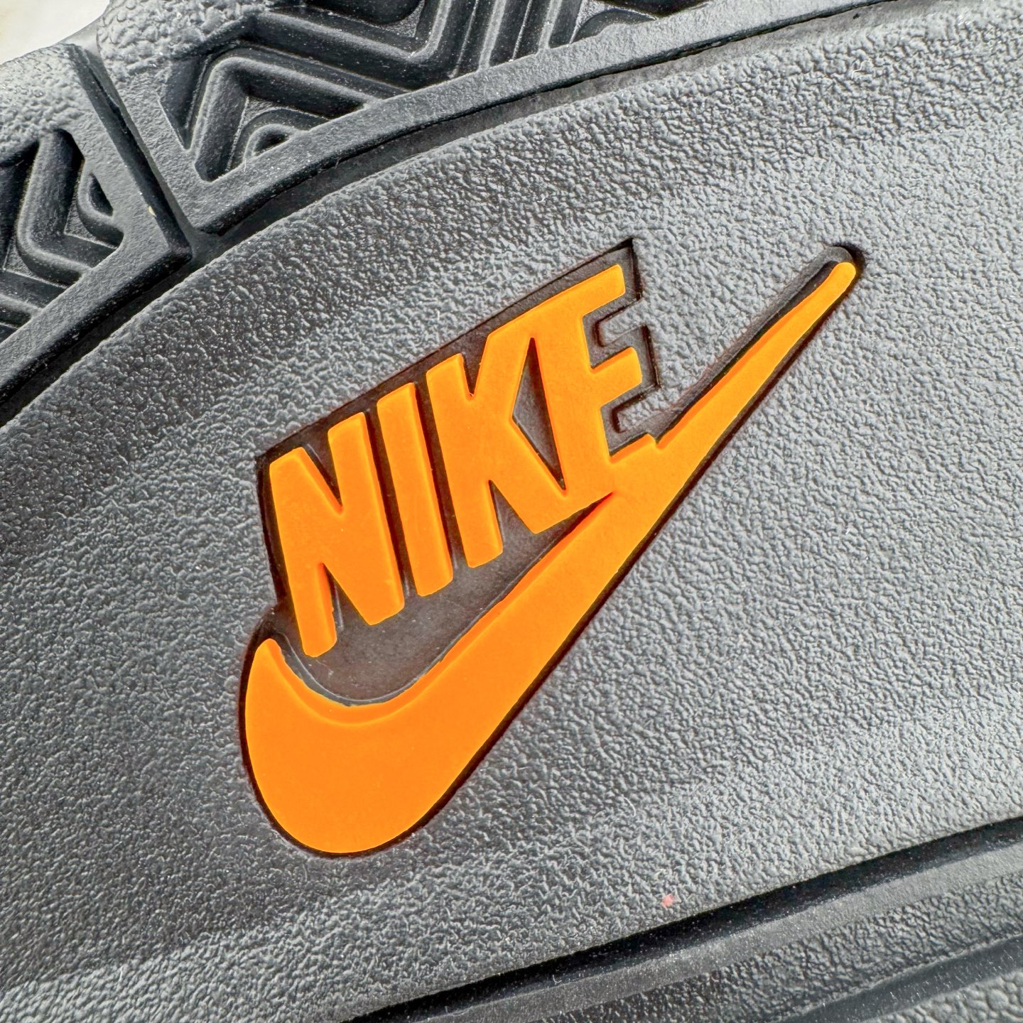 图片[20]-＃K版纯原 UNDEFEATED x Air Jordan AJ4 联名 绿黑 IB1519-200 全新升级改良 原鞋原楦原纸板同源开发 完美呈现乔4的版型 内侧正确双色网格 还原细节 原厂皮料 正确气垫颜色 正确网格工艺 正确拉帮工艺 全鞋原装材料制作 原档案原模具打造 支持全方位与正品对比 尺码：40 40.5 41 42 42.5 43 44 44.5 45 46 47.5-选品中心