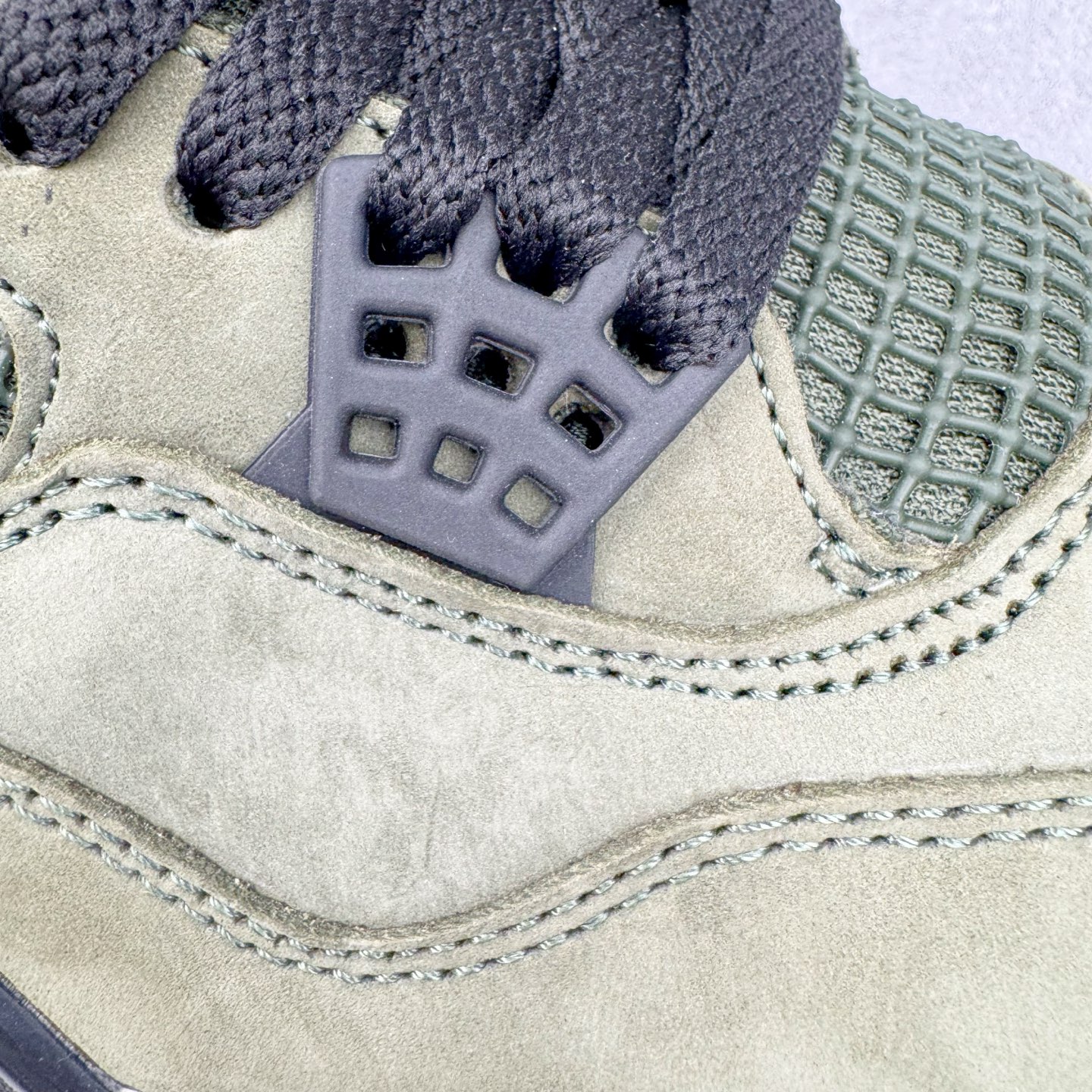 图片[19]-＃K版纯原 UNDEFEATED x Air Jordan AJ4 联名 绿黑 IB1519-200 全新升级改良 原鞋原楦原纸板同源开发 完美呈现乔4的版型 内侧正确双色网格 还原细节 原厂皮料 正确气垫颜色 正确网格工艺 正确拉帮工艺 全鞋原装材料制作 原档案原模具打造 支持全方位与正品对比 尺码：40 40.5 41 42 42.5 43 44 44.5 45 46 47.5-选品中心