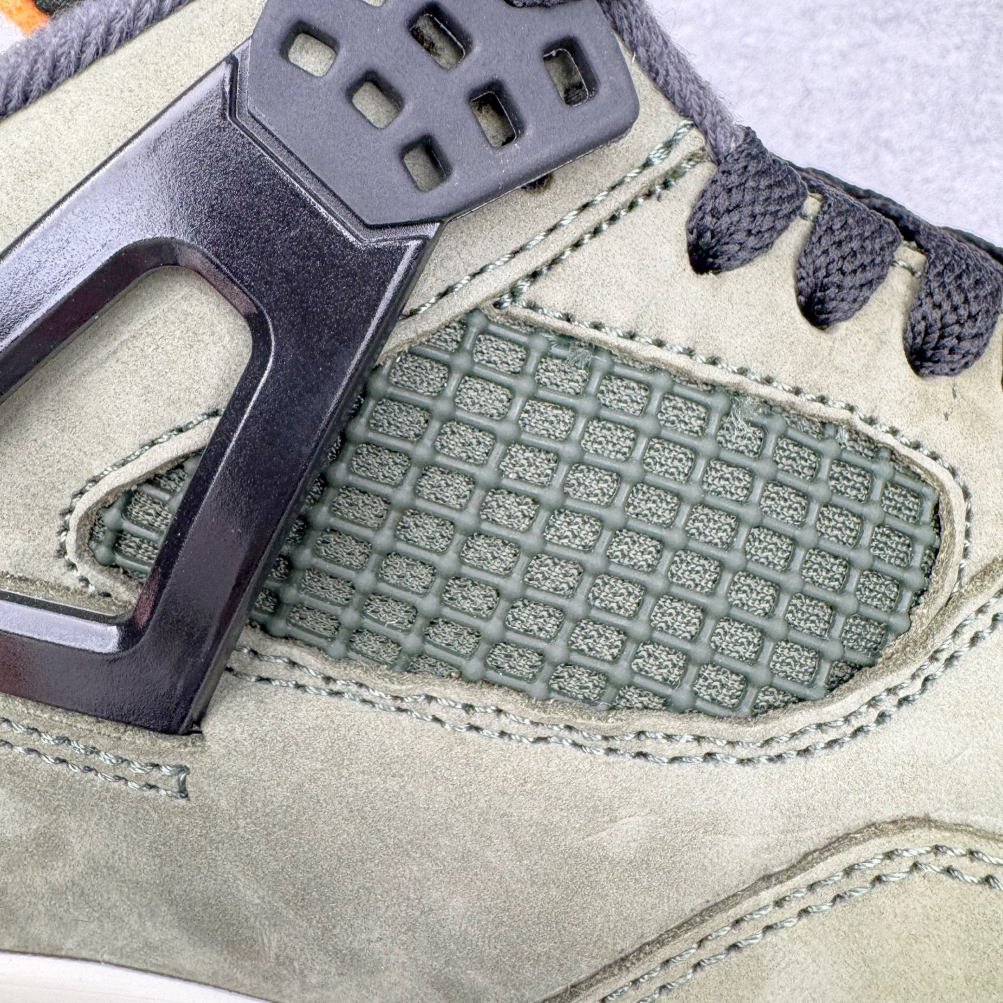 图片[18]-＃K版纯原 UNDEFEATED x Air Jordan AJ4 联名 绿黑 IB1519-200 全新升级改良 原鞋原楦原纸板同源开发 完美呈现乔4的版型 内侧正确双色网格 还原细节 原厂皮料 正确气垫颜色 正确网格工艺 正确拉帮工艺 全鞋原装材料制作 原档案原模具打造 支持全方位与正品对比 尺码：40 40.5 41 42 42.5 43 44 44.5 45 46 47.5-选品中心