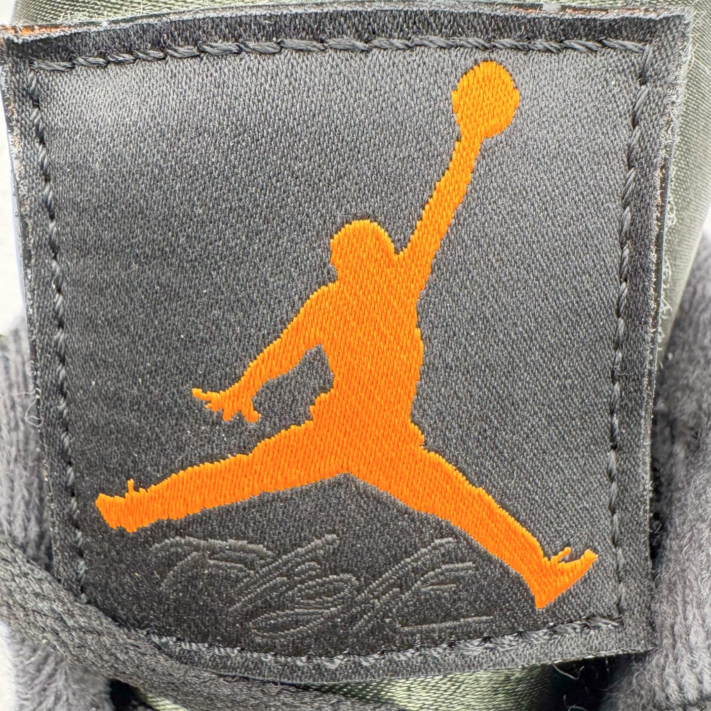 图片[13]-＃K版纯原 UNDEFEATED x Air Jordan AJ4 联名 绿黑 IB1519-200 全新升级改良 原鞋原楦原纸板同源开发 完美呈现乔4的版型 内侧正确双色网格 还原细节 原厂皮料 正确气垫颜色 正确网格工艺 正确拉帮工艺 全鞋原装材料制作 原档案原模具打造 支持全方位与正品对比 尺码：40 40.5 41 42 42.5 43 44 44.5 45 46 47.5-选品中心