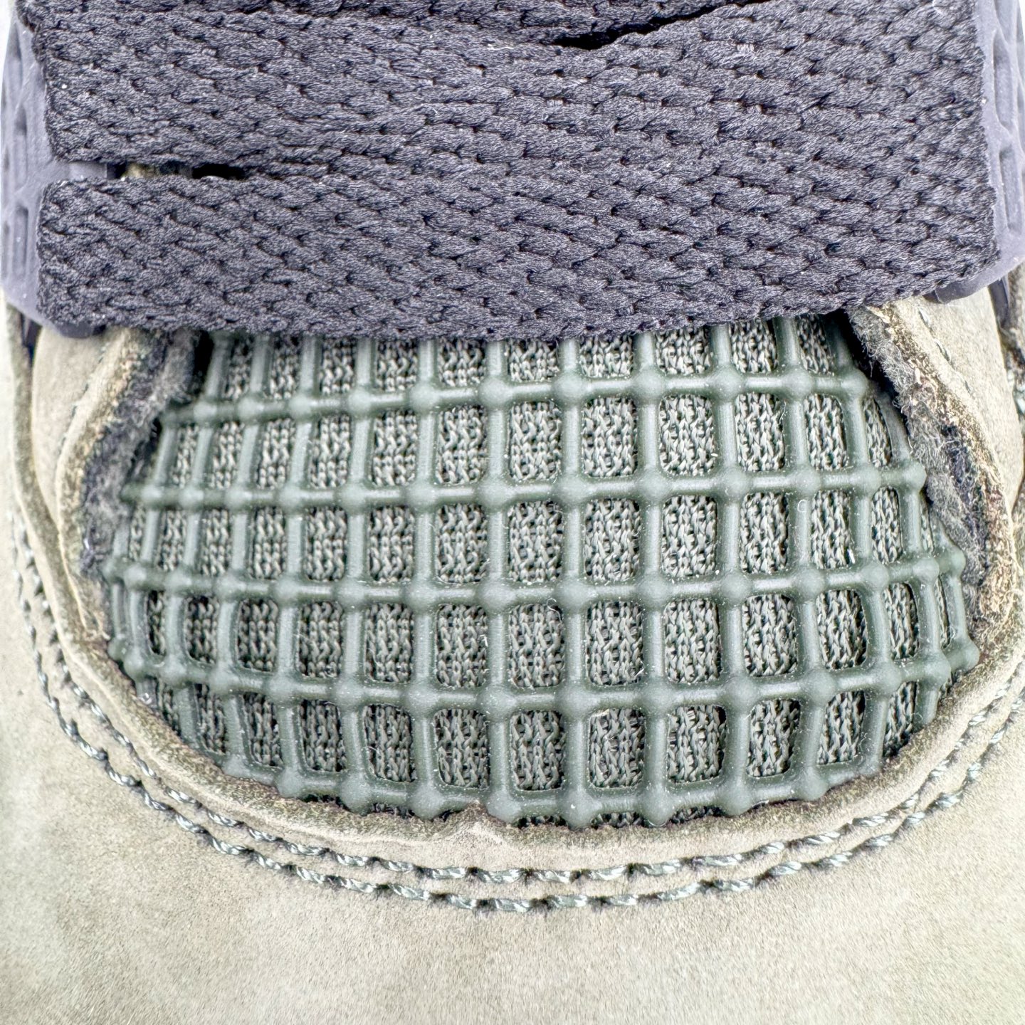 图片[14]-＃K版纯原 UNDEFEATED x Air Jordan AJ4 联名 绿黑 IB1519-200 全新升级改良 原鞋原楦原纸板同源开发 完美呈现乔4的版型 内侧正确双色网格 还原细节 原厂皮料 正确气垫颜色 正确网格工艺 正确拉帮工艺 全鞋原装材料制作 原档案原模具打造 支持全方位与正品对比 尺码：40 40.5 41 42 42.5 43 44 44.5 45 46 47.5-选品中心