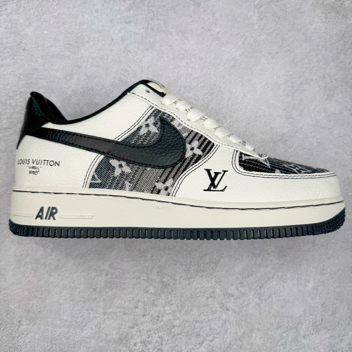 NK Air Force 1´07 Low 空军一号低帮百搭休闲运动板鞋 BZ6808-103 柔软、弹性十足的缓震性能和出色的中底设计 横跨复古与现代的外型结合 造就出风靡全球 三十多年的Force 1 直到今天还深受青睐 实拍调校N版已经零色差零失真 百分百还原实物色彩所见即所得 不存在货不对板色差等低级问题 选购参考实物拍摄 不混卖不参货 只用心做好货严格选品 承诺混一赔十 尺码：36 36.5 37.5 38 38.5 39 40 40.5 41 42 42.5 43 44 44.5 45-选品中心