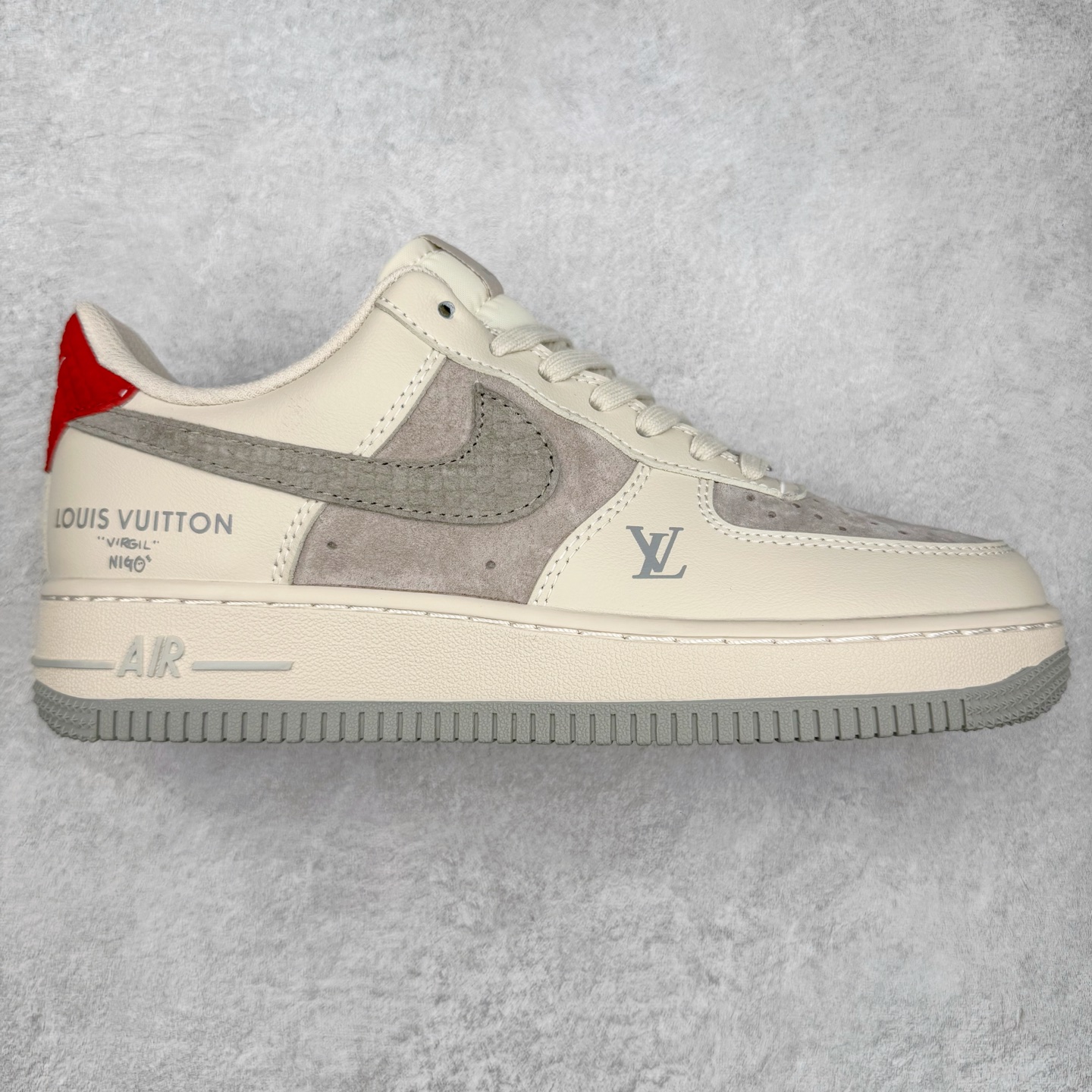 NK Air Force 1´07 Low 空军一号低帮百搭休闲运动板鞋 XX3168-130 柔软、弹性十足的缓震性能和出色的中底设计 横跨复古与现代的外型结合 造就出风靡全球 三十多年的Force 1 直到今天还深受青睐 实拍调校N版已经零色差零失真 百分百还原实物色彩所见即所得 不存在货不对板色差等低级问题 选购参考实物拍摄 不混卖不参货 只用心做好货严格选品 承诺混一赔十 尺码：36 36.5 37.5 38 38.5 39 40 40.5 41 42 42.5 43 44 44.5 45-选品中心