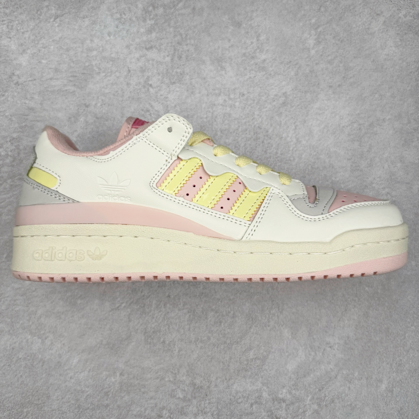 ＃特价福利 AD Forum 84 Low OG 低帮百搭潮流休闲运动板鞋 以复古篮球鞋的外形为基础 采用皮革拼接 简约百搭 更加贴合舒适 中底内侧网格造型起到点睛之笔 外底橡胶 更显复古 尺码：36 36.5 37.5 38 38.5 39 40 40.5 41 42 42.5 43 44 44.5 45-选品中心