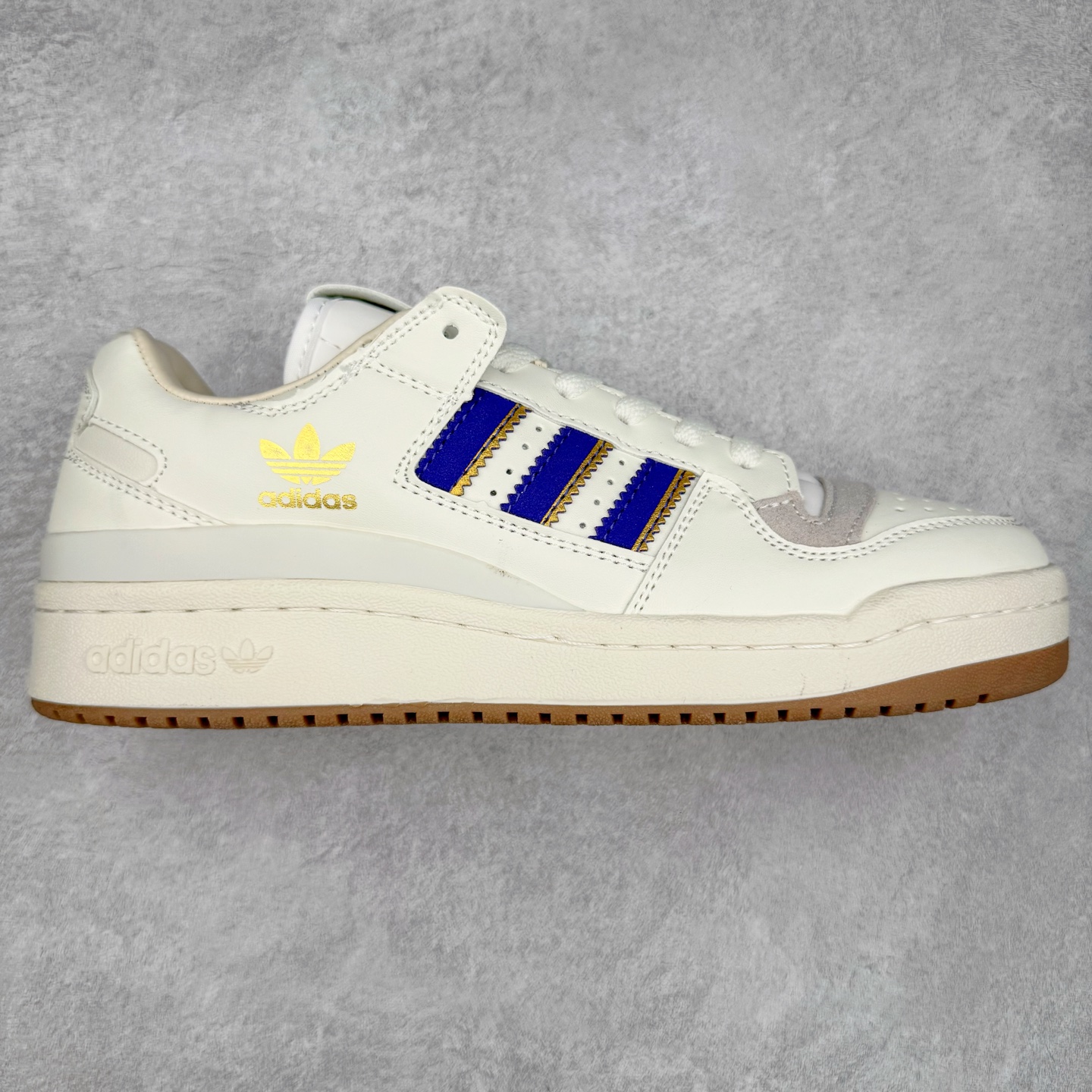 ＃特价福利 AD Forum 84 Low OG 低帮百搭潮流休闲运动板鞋 以复古篮球鞋的外形为基础 采用皮革拼接 简约百搭 更加贴合舒适 中底内侧网格造型起到点睛之笔 外底橡胶 更显复古 尺码：36 36.5 37.5 38 38.5 39 40 40.5 41 42 42.5 43 44 44.5 45-选品中心