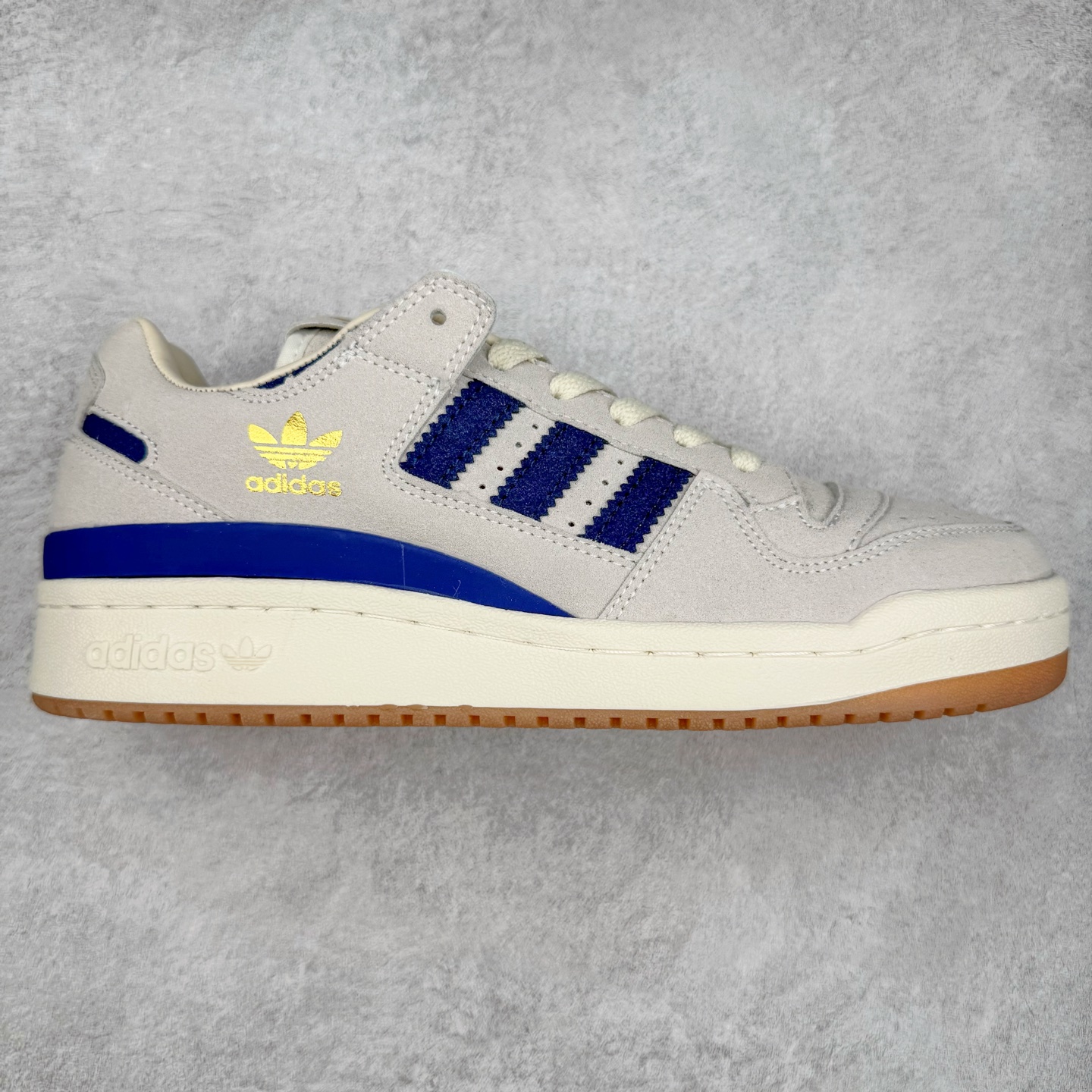 #特价福利 AD Forum 84 Low OG 低帮百搭潮流休闲运动板鞋 以复古篮球鞋的外形为基础 采用皮革拼接 简约百搭 更加贴合舒适 中底内侧网格造型起到点睛之笔 外底橡胶 更显复古 尺码:36 36.5 37.5 38 38.5 39 40 40.5 41 42 42.5 43 44 44.5 45-选品中心