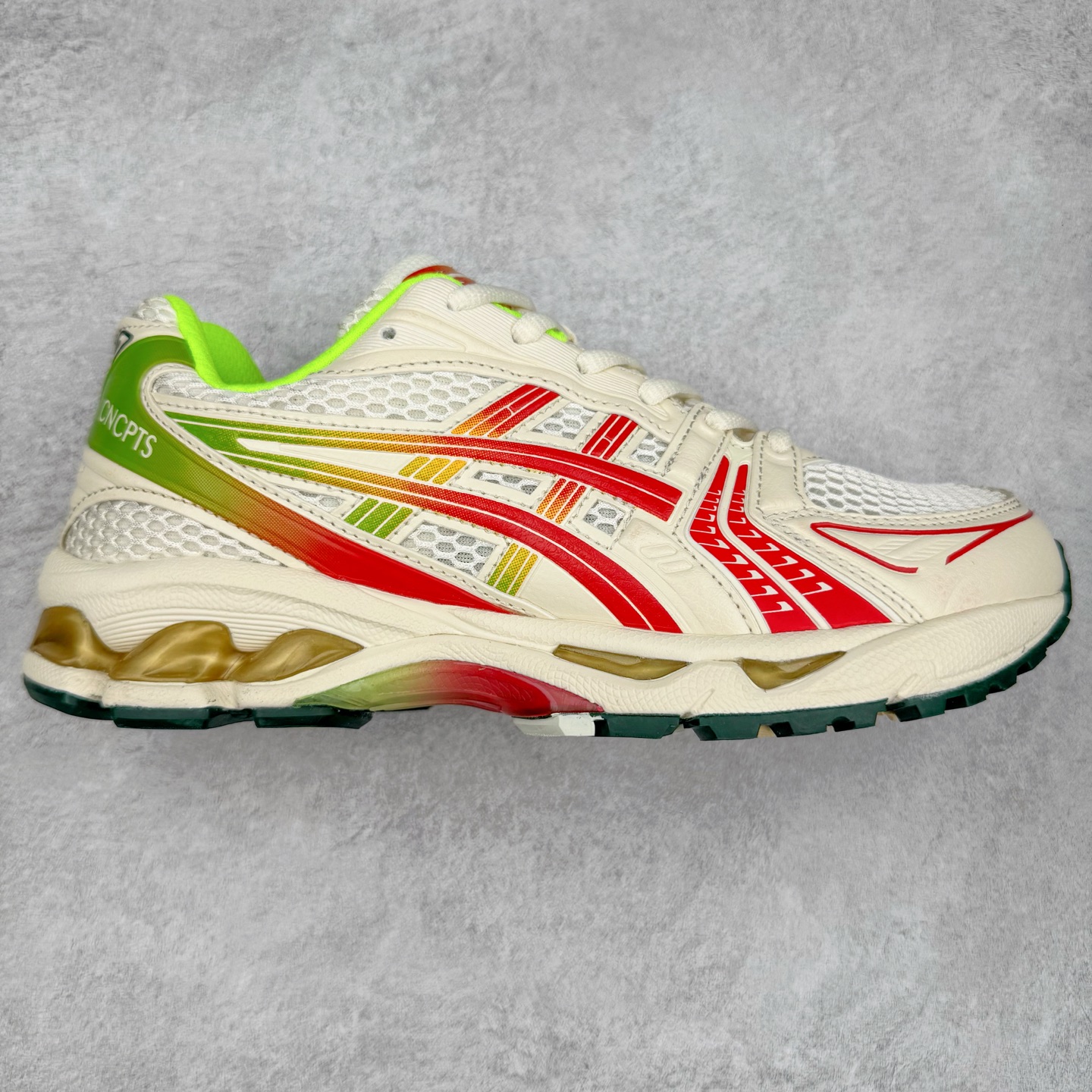 ＃特价福利 ASICS GEL-KAYANO 14 亚瑟士K14系列户外复古潮流百搭织物合成革缓震休闲跑步鞋 原装纸板楦头开发 独家私模五层组合大底 原厂定制缓震硅胶加持 原盒原配 官方四联吊牌 原装Ortholite轻量化鞋垫 设计师 Hidenori Yamashita 以「Flash」一词为灵感 创造出未来感金属色鞋面 改造升级内在性能 由内而外全面革新 为 GEL-KAYANO 家族传承及经典跑鞋文化的延续 创下里程碑式作品 K14跑鞋重新诠释了复古的跑步形状 并以其 2000 年代后期的美学理念重新铺装 银色与蓝色的鞋面极为高档 网面铺陈与鞋面、鞋头多处细节位增添了透气性 鞋后跟部中底上以及多密度耐磨鞋底增加了 GEL 缓震胶 提供高抗冲击性、缓冲性、可保护脚部免受地面冲击的影响 穿着舒适性十足 尺码：35.5 36 37 37.5 38 39 39.5 40.5 41.5 42 42.5 43.5 44 45-选品中心