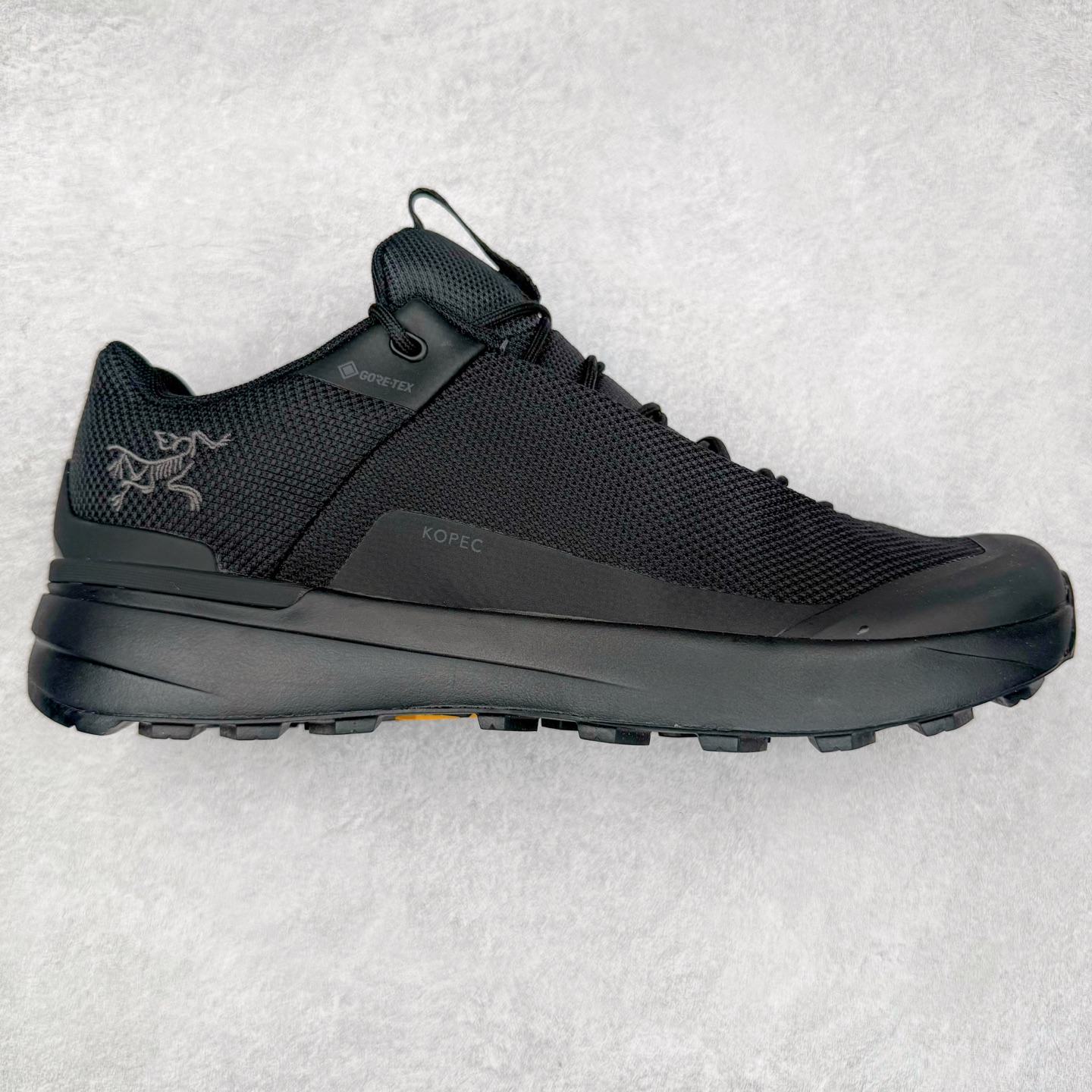 ＃HP Arcteryx Kopec GTX 始祖鸟户外防水透气低帮徒步登山鞋 Arcteryx中文名始祖鸟，加拿大户外服饰品牌，1989年创立于加拿大温哥华。始祖鸟来自加拿大海岸山脉，植根高山的专业户外品牌，始终秉承对精湛设计和工艺孜孜以求的准则。从1989年创立至今，Arcteryx始终不断在产品设计与做工上不惜工本，以满足始祖鸟的标准。品质、设计以及精简的理念造就了其良好的性能，并能满足严苛环境下的使用需求。尺码：39 40 41 42 43 44 45-选品中心