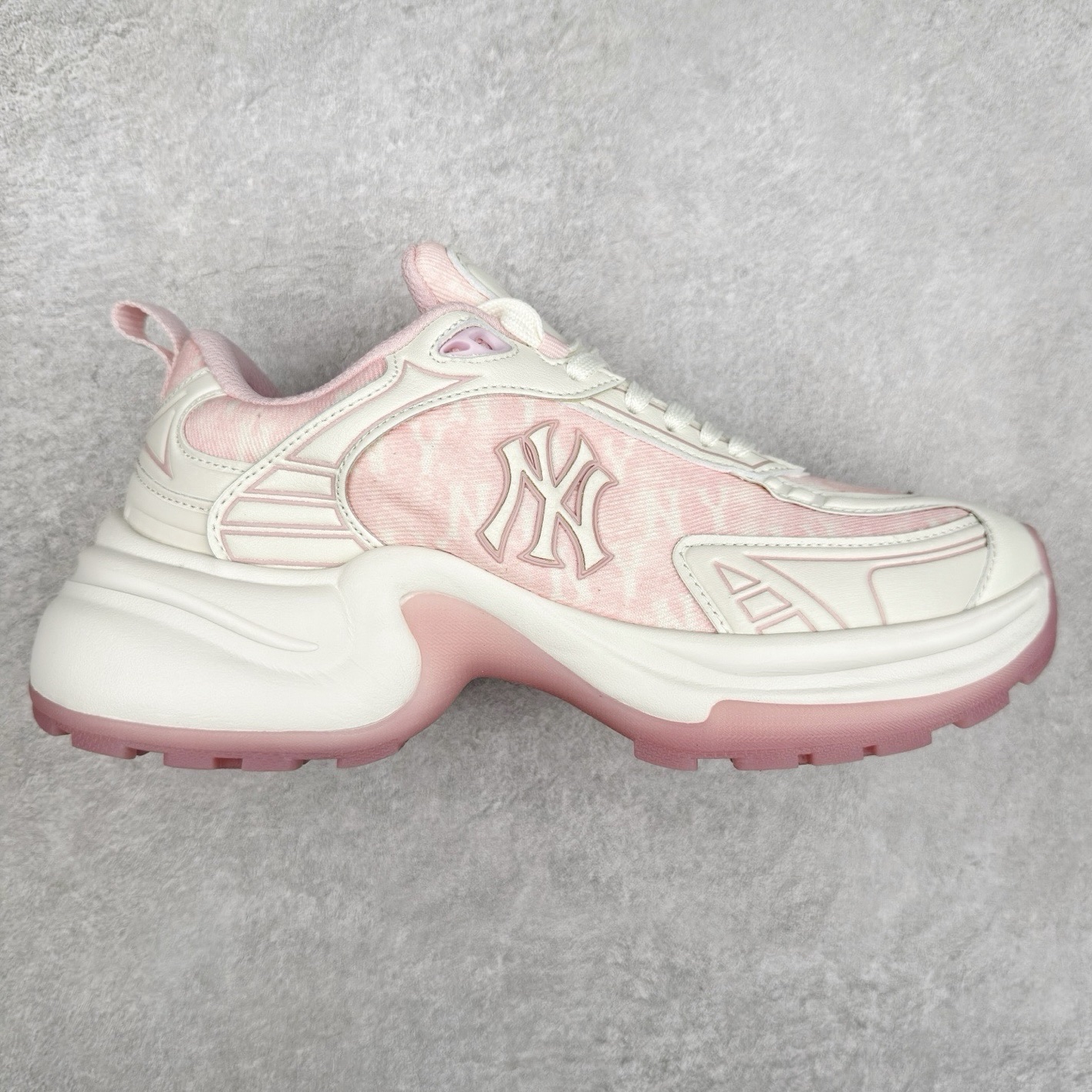 MLB Chunky Cargo 纽约洋基队合成革潮流时尚舒适休闲运动风厚底增高 防滑耐磨 低帮 老爹鞋 男女同款 黑色 实拍调校N版已经零色差零失真 百分百还原实物色彩所见即所得 不存在货不对板色差等低级问题 选购参考实物拍摄 不混卖不参货 只用心做好货严格选品 承诺混一赔十 尺码：36 36.5 37.5 38 38.5 39 40 40.5 41 42 42.5 43 44 44.5 45-选品中心