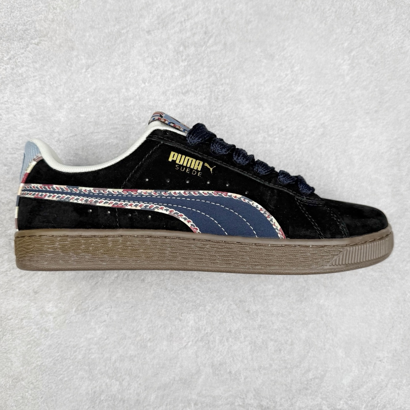 ＃特价福利 PUMA Basket Suede 彪马皮面复古板鞋 原装渠道版本 诠释最高工艺 夏季新款官方原盒原标 代购充正专供头层皮海玻璃鞋垫搭配后跟PUMA logo烫金 让陈旧的款式重获新生 尺码：35.5 36 37 37.5 38 38.5 39 40 40.5 41 42 42.5 43 44 44.5 45-选品中心